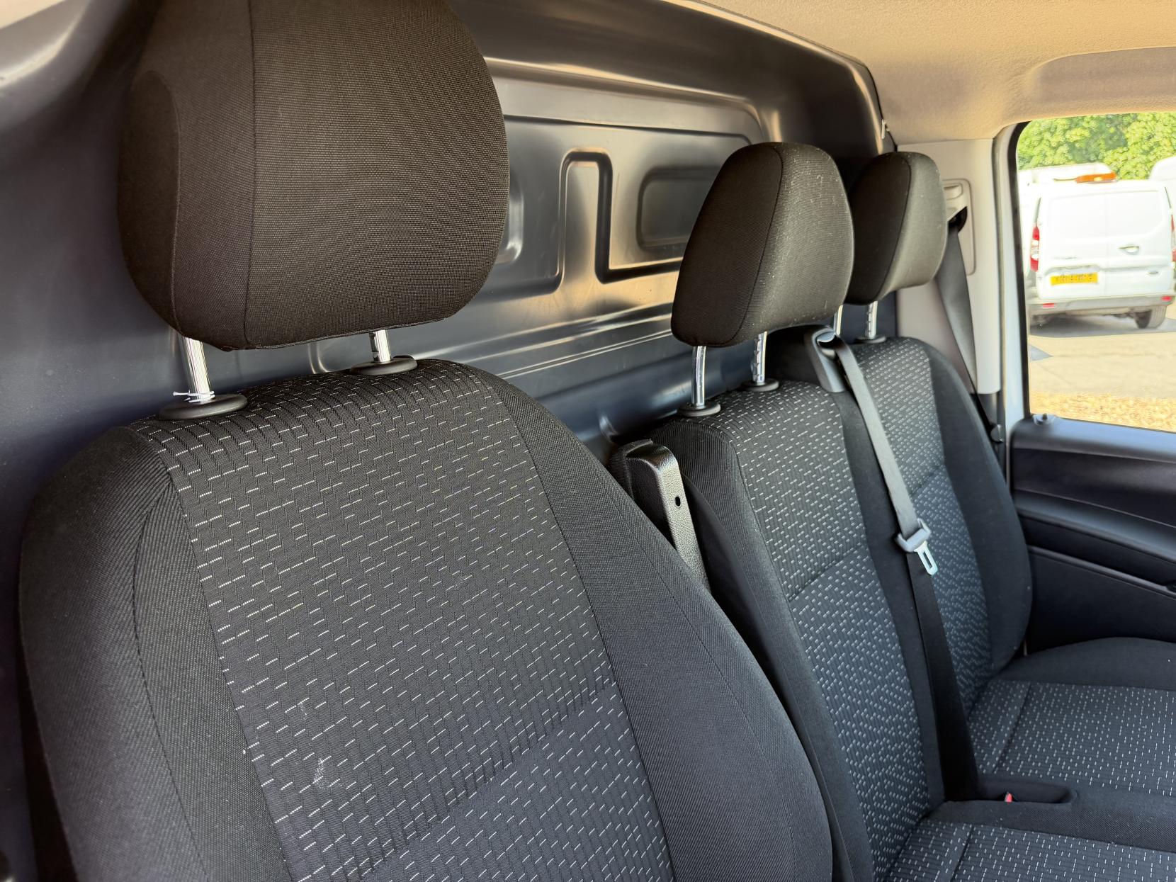 2021 Mercedes-Benz Vito 1.7 114 CDI Progressive Panel Van 5dr Diesel Manual FWD L2 Euro 6 (s/s) (LWB) (136 ps) - Thumbnail 14