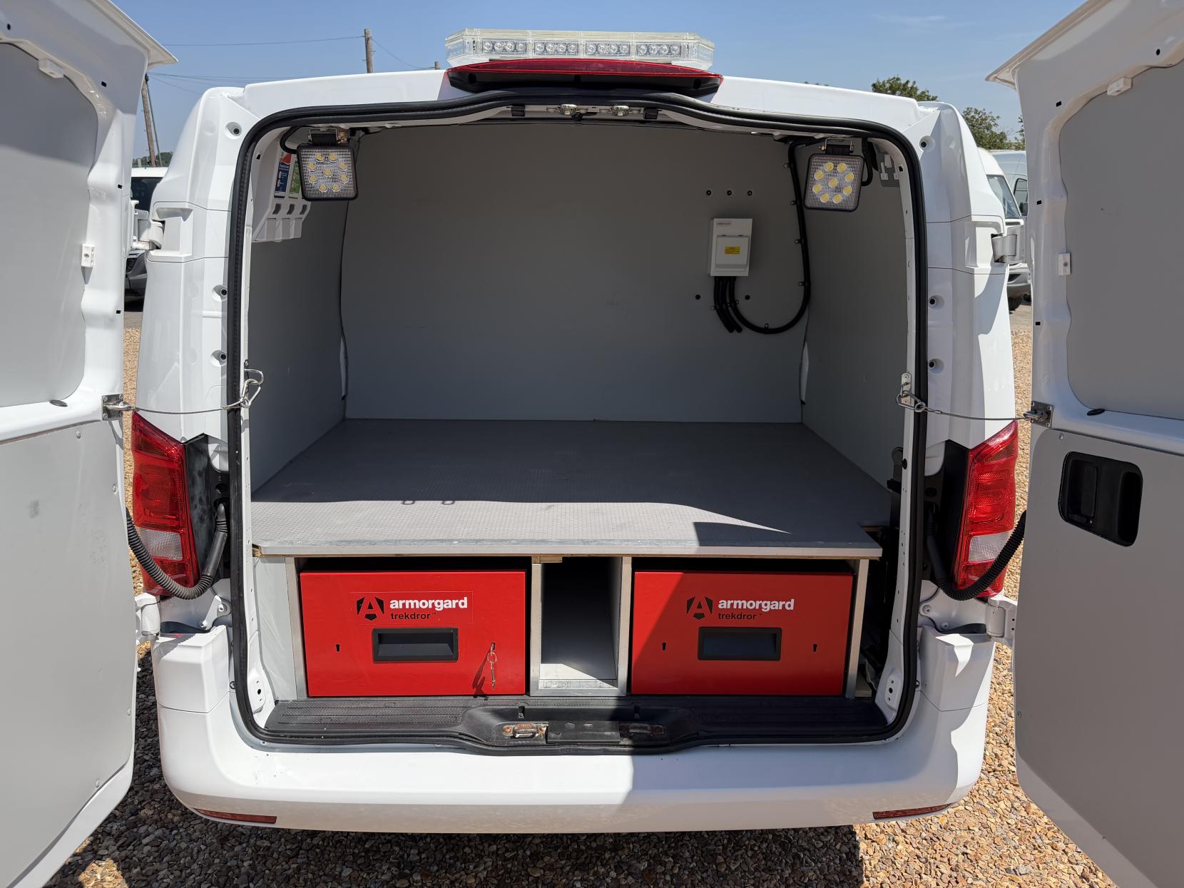2021 Mercedes-Benz Vito 1.7 114 CDI Progressive Panel Van 5dr Diesel Manual FWD L2 Euro 6 (s/s) (LWB) (136 ps) - Thumbnail 3