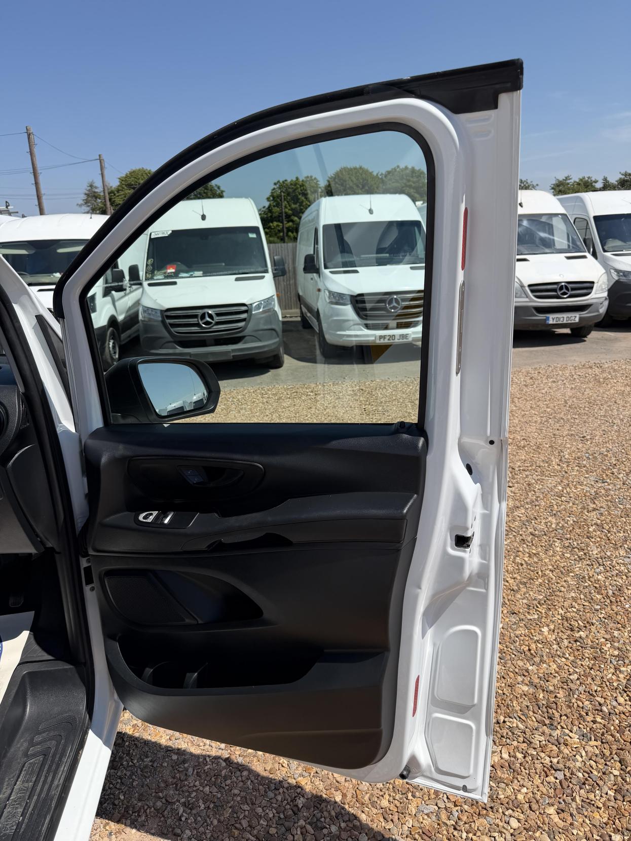 2021 Mercedes-Benz Vito 1.7 114 CDI Progressive Panel Van 5dr Diesel Manual FWD L2 Euro 6 (s/s) (LWB) (136 ps) - Thumbnail 16