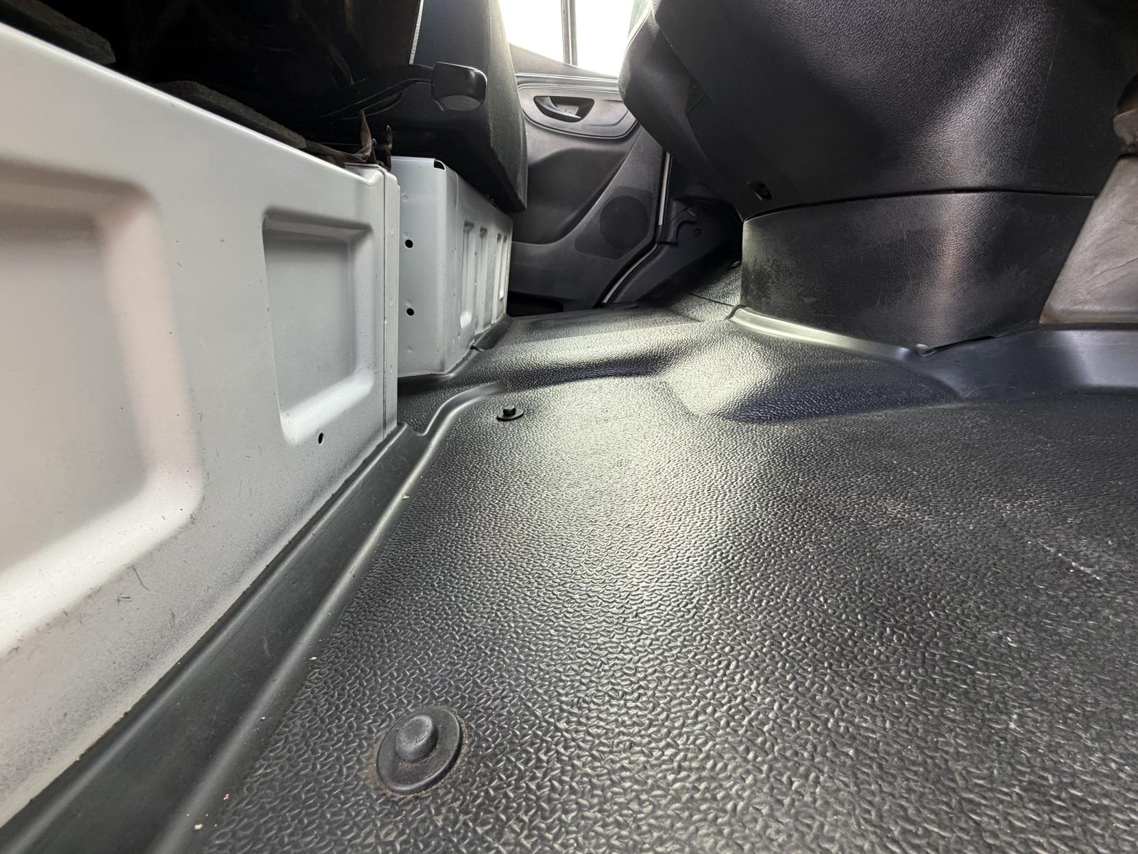 2019 Mercedes-Benz Sprinter 2.1 316 CDI Panel Van 5dr Diesel Manual RWD L2 H2 Euro 6 (163 ps) - Thumbnail 21