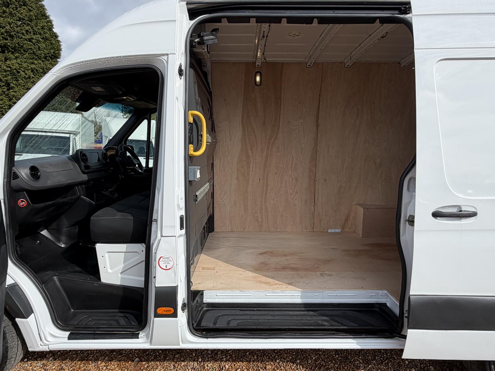 2019 Mercedes-Benz Sprinter 2.1 316 CDI Panel Van 5dr Diesel Manual RWD L2 H2 Euro 6 (163 ps) - Thumbnail 31