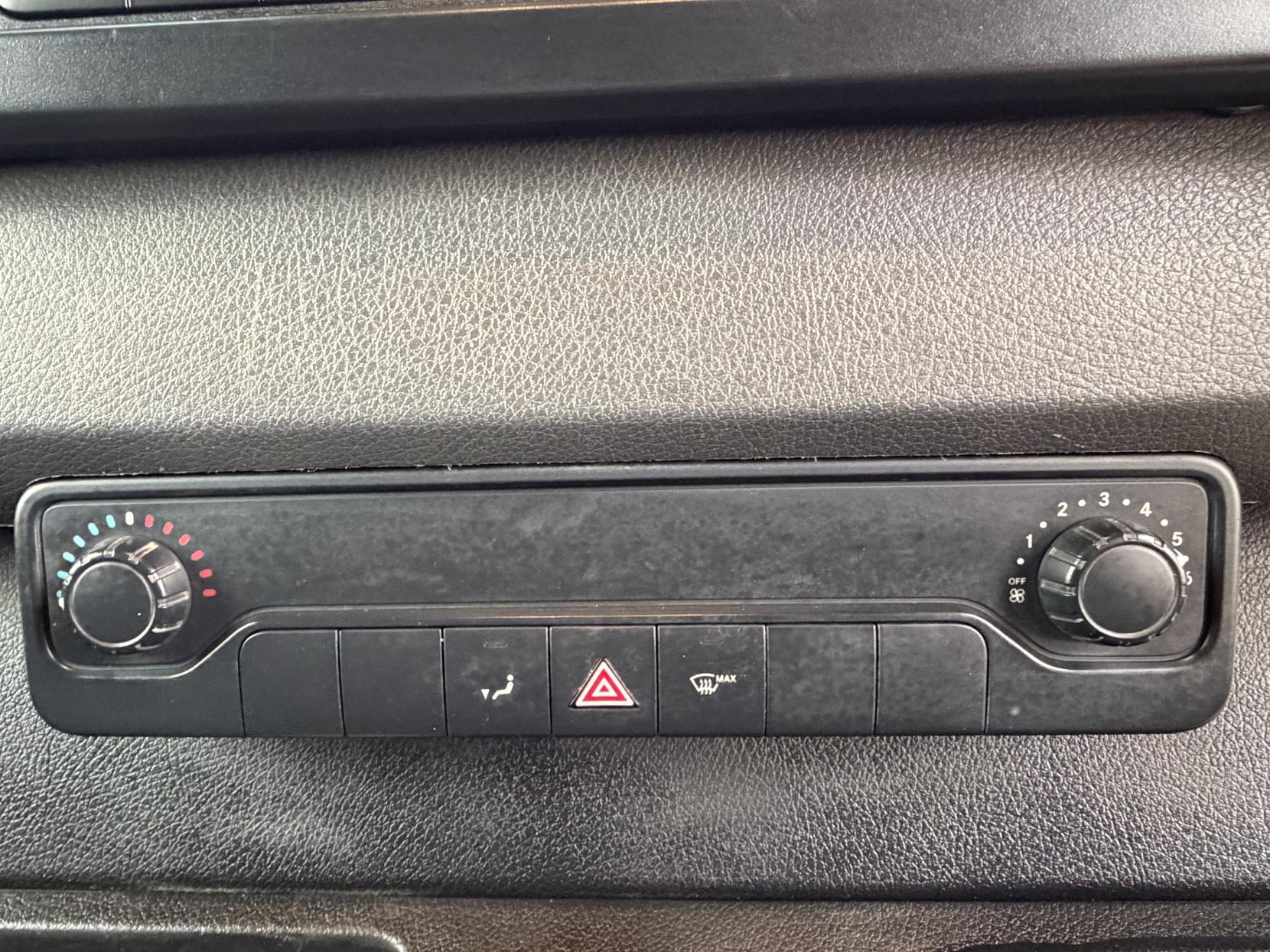 2019 Mercedes-Benz Sprinter 2.1 316 CDI Panel Van 5dr Diesel Manual RWD L2 H2 Euro 6 (163 ps) - Thumbnail 11