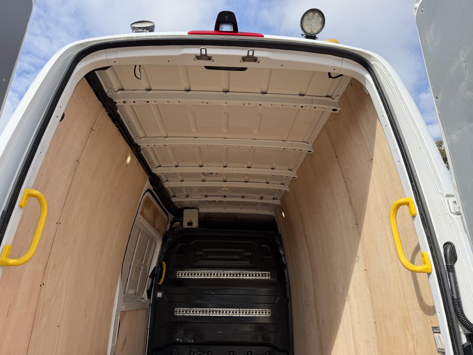 2019 Mercedes-Benz Sprinter 2.1 316 CDI Panel Van 5dr Diesel Manual RWD L2 H2 Euro 6 (163 ps) - Thumbnail 27