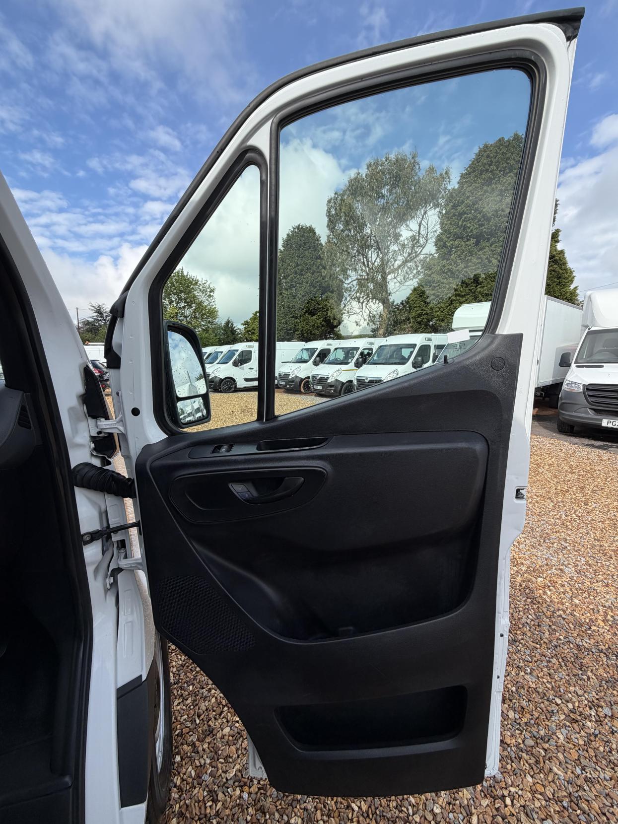2019 Mercedes-Benz Sprinter 2.1 316 CDI Panel Van 5dr Diesel Manual RWD L2 H2 Euro 6 (163 ps) - Thumbnail 24