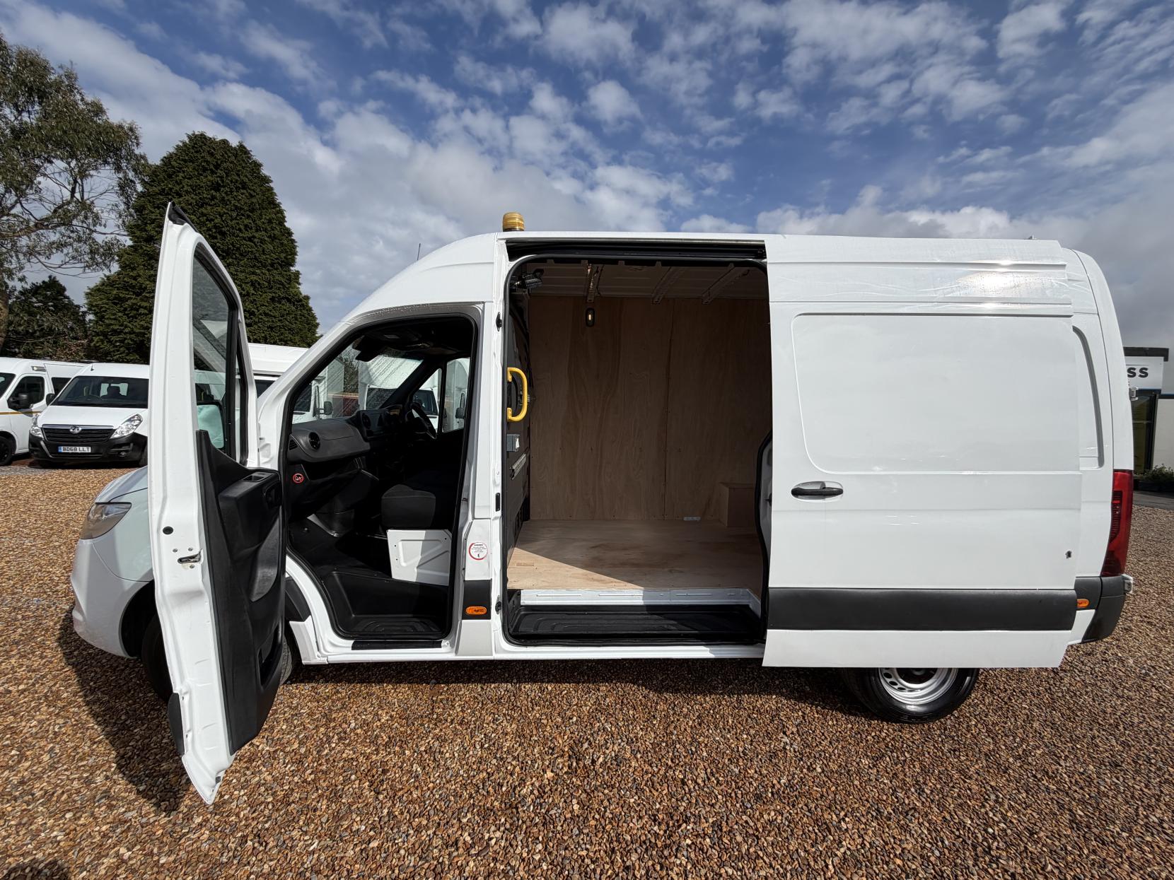 2019 Mercedes-Benz Sprinter 2.1 316 CDI Panel Van 5dr Diesel Manual RWD L2 H2 Euro 6 (163 ps) - Thumbnail 30