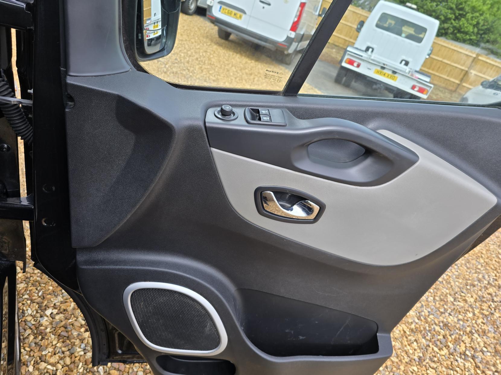 Renault Trafic 1.6 dCi ENERGY 27 Sport Nav Panel Van 5dr Diesel Manual SWB Standard Roof Euro 6 (s/s) (125 ps)