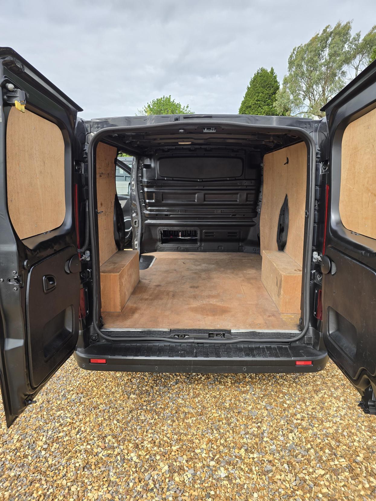 Renault Trafic 1.6 dCi ENERGY 27 Sport Nav Panel Van 5dr Diesel Manual SWB Standard Roof Euro 6 (s/s) (125 ps)