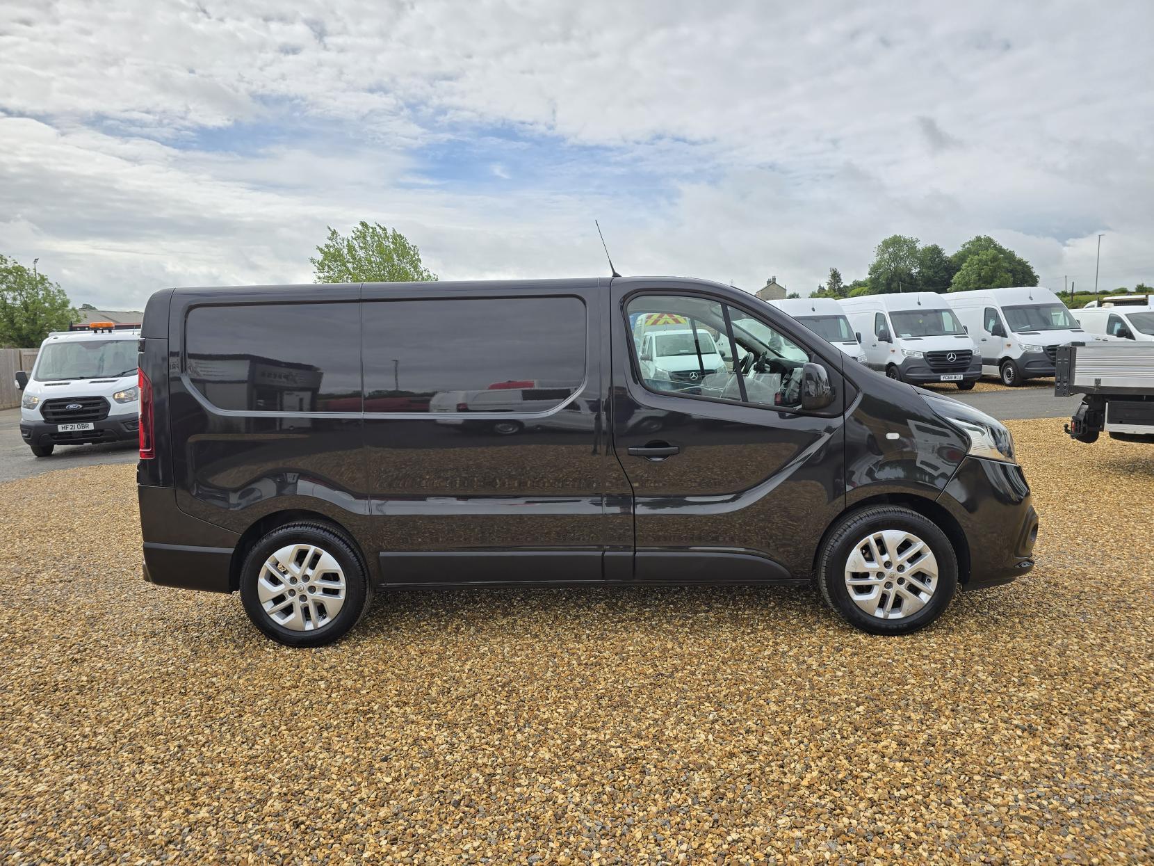 Renault Trafic 1.6 dCi ENERGY 27 Sport Nav Panel Van 5dr Diesel Manual SWB Standard Roof Euro 6 (s/s) (125 ps)