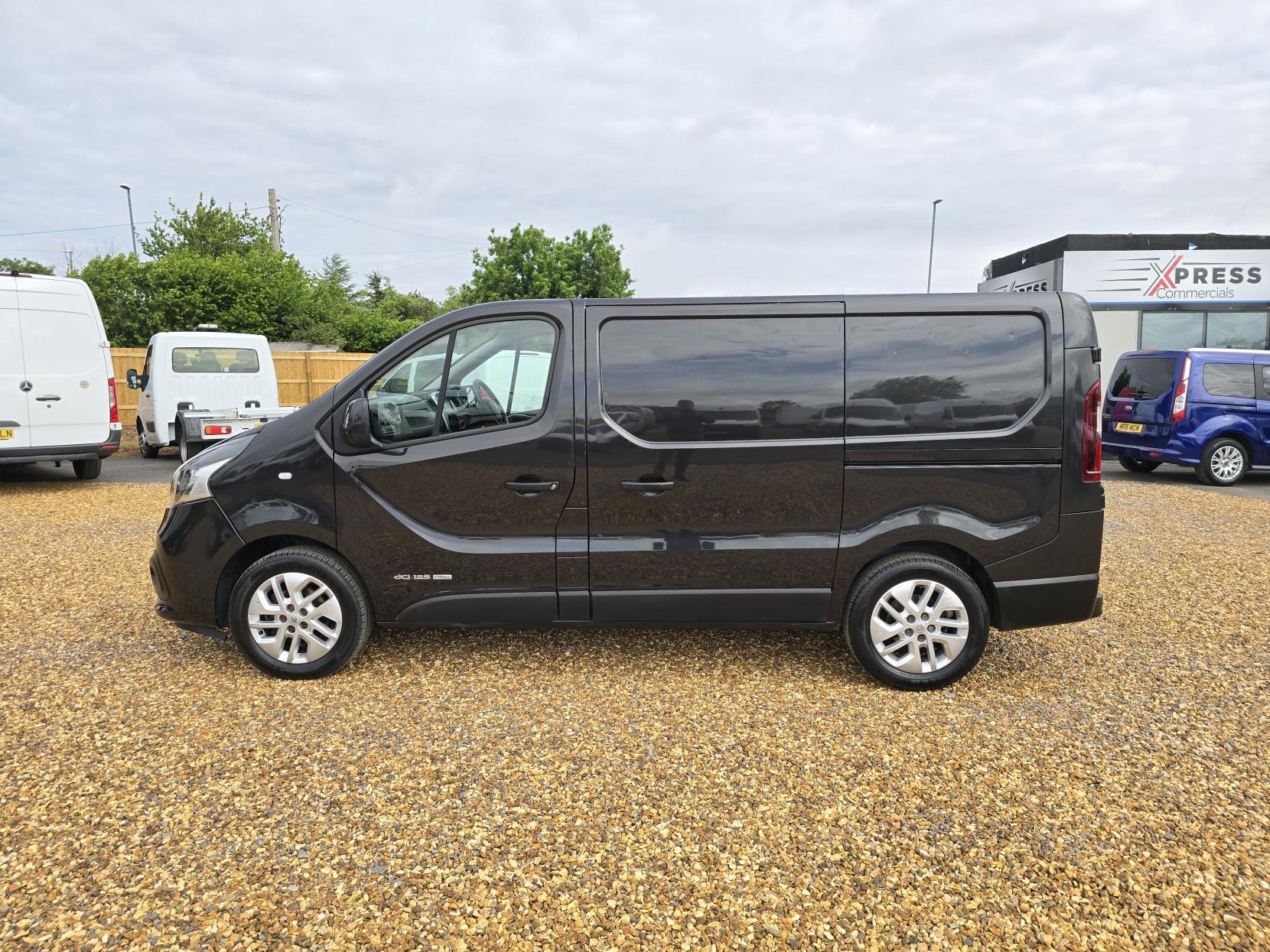 Renault Trafic 1.6 dCi ENERGY 27 Sport Nav Panel Van 5dr Diesel Manual SWB Standard Roof Euro 6 (s/s) (125 ps)