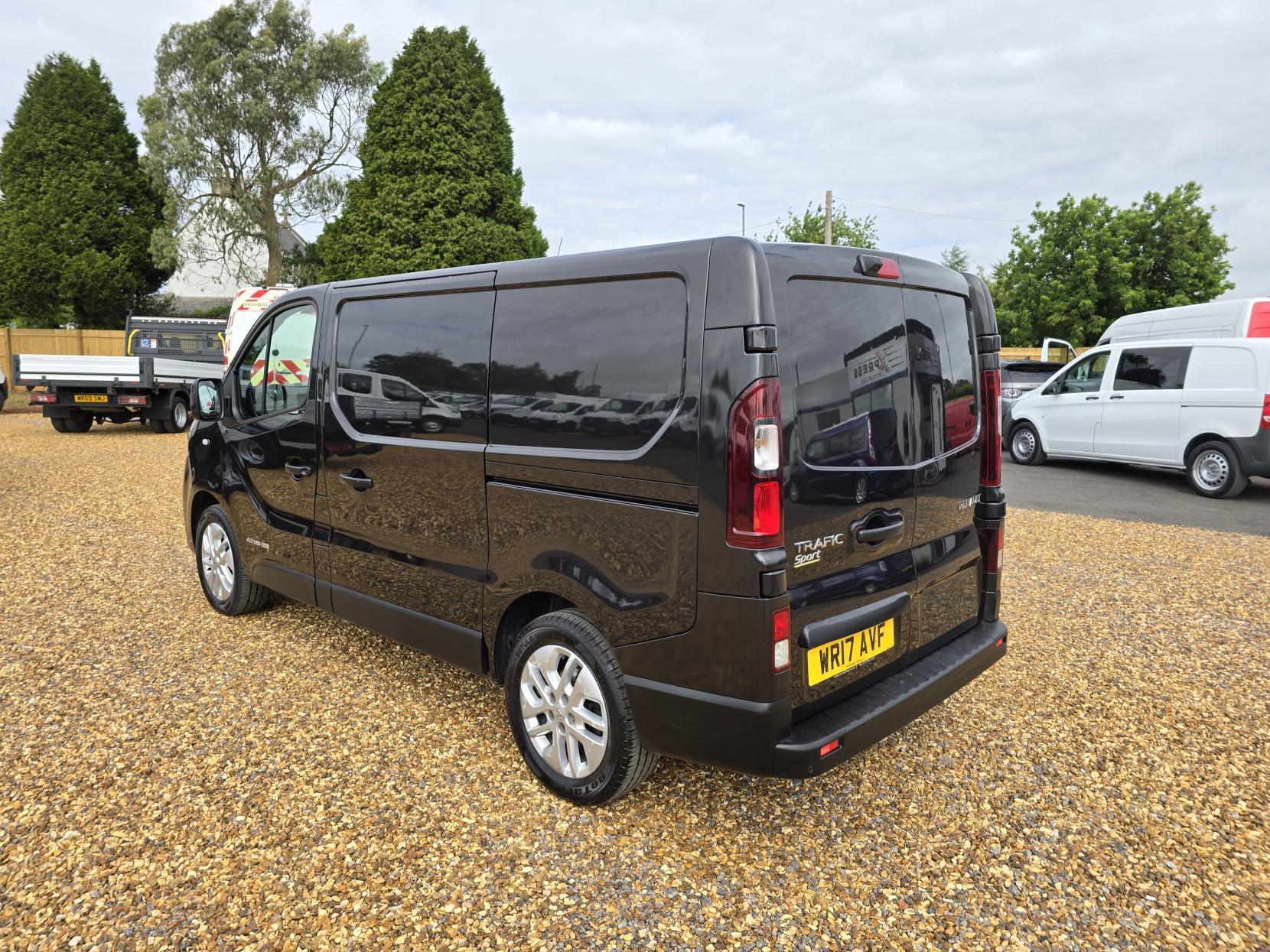 Renault Trafic 1.6 dCi ENERGY 27 Sport Nav Panel Van 5dr Diesel Manual SWB Standard Roof Euro 6 (s/s) (125 ps)
