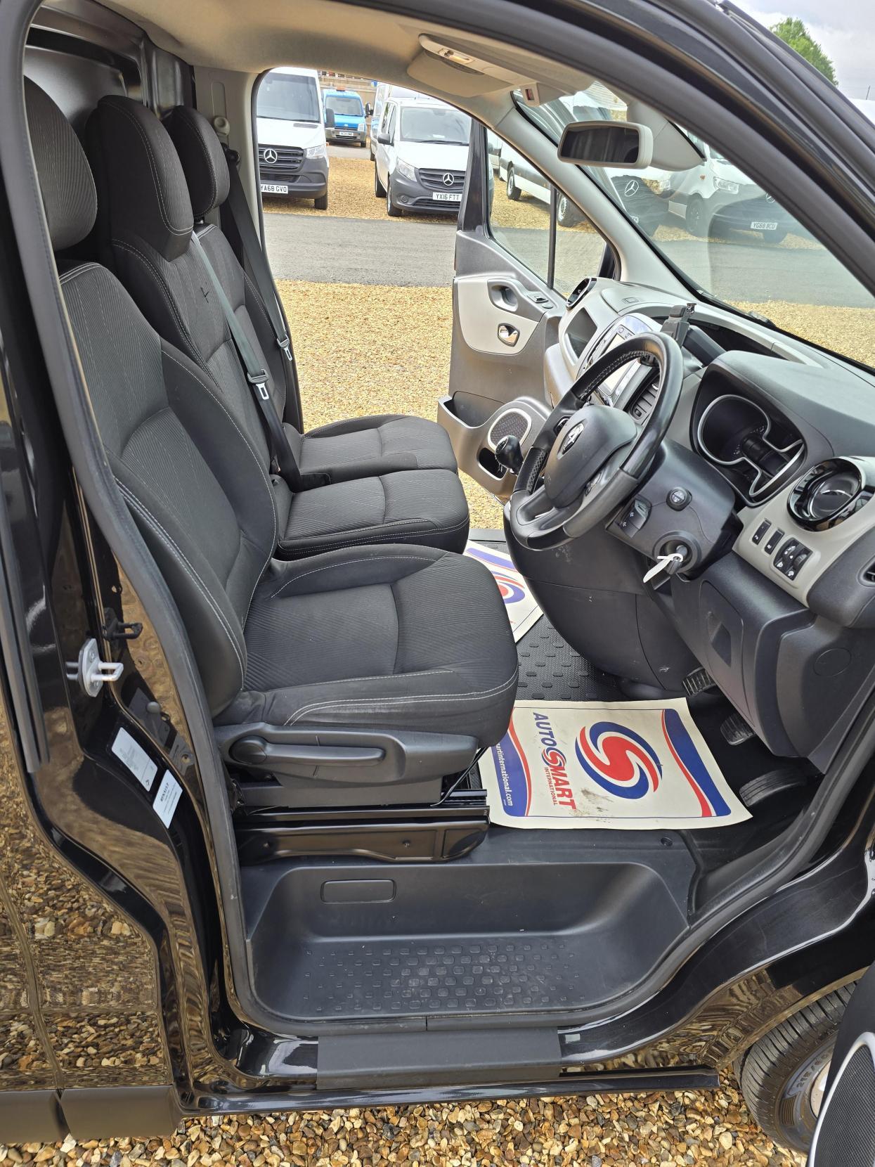Renault Trafic 1.6 dCi ENERGY 27 Sport Nav Panel Van 5dr Diesel Manual SWB Standard Roof Euro 6 (s/s) (125 ps)