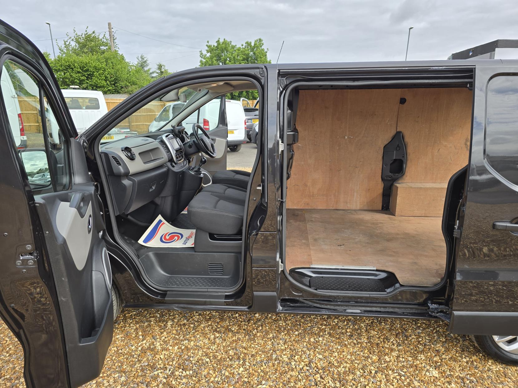 Renault Trafic 1.6 dCi ENERGY 27 Sport Nav Panel Van 5dr Diesel Manual SWB Standard Roof Euro 6 (s/s) (125 ps)