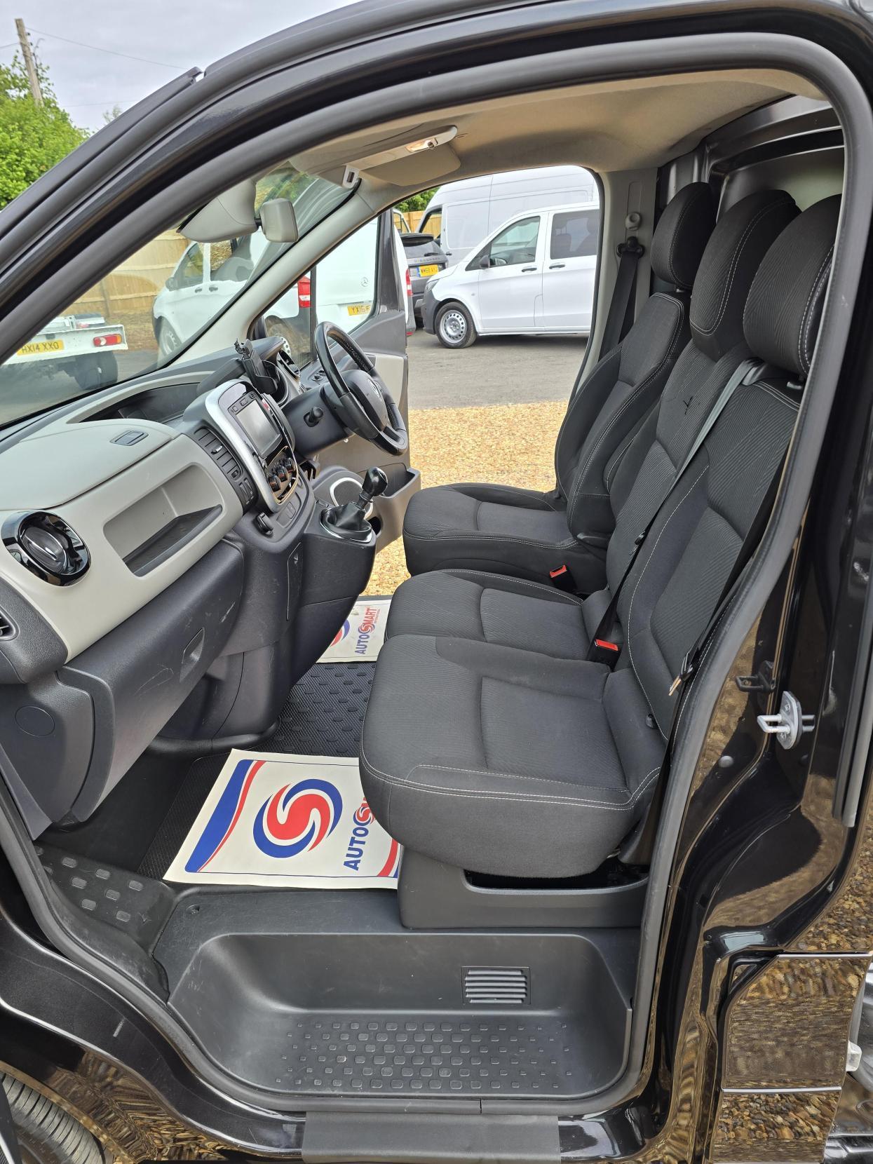 Renault Trafic 1.6 dCi ENERGY 27 Sport Nav Panel Van 5dr Diesel Manual SWB Standard Roof Euro 6 (s/s) (125 ps)