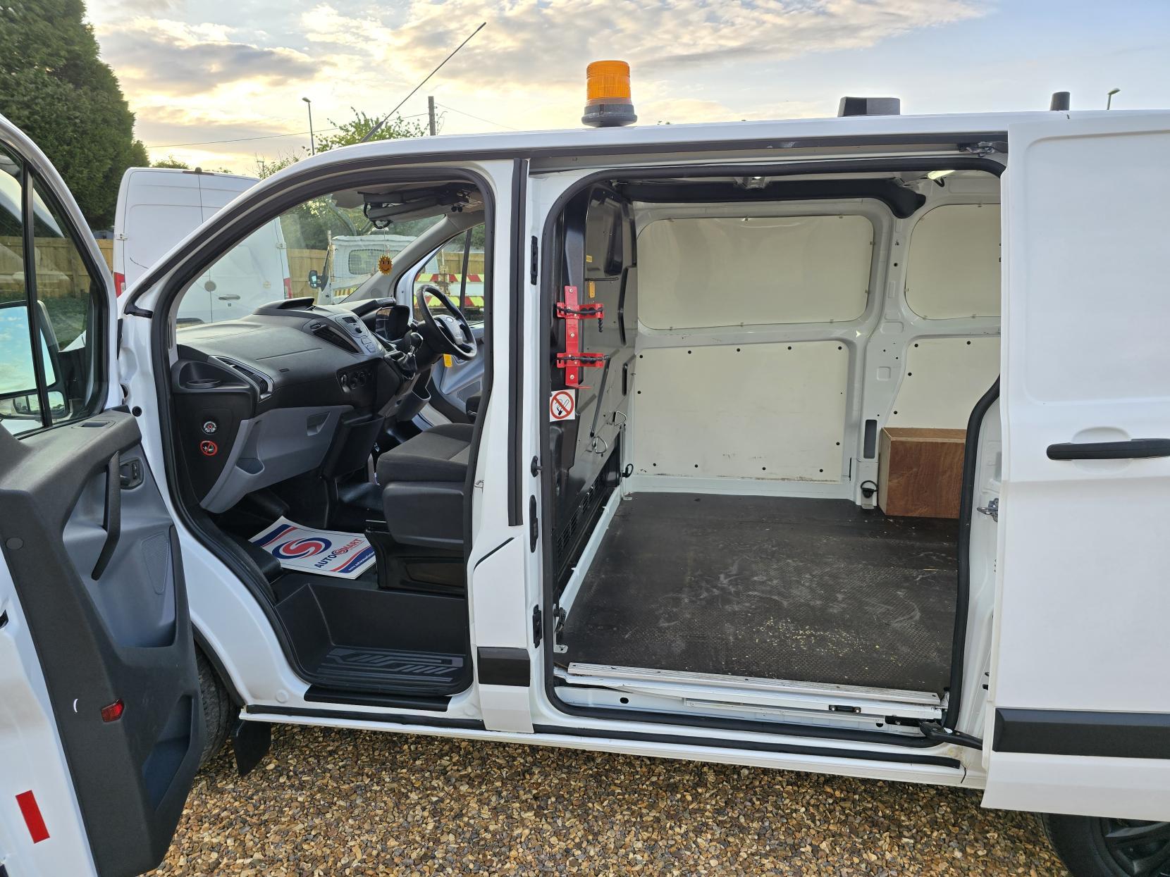 Ford Transit Custom 2.2 TDCi 290 ECOnetic Panel Van 5dr Diesel Manual L1 H1 (162 g/km, 98 bhp)
