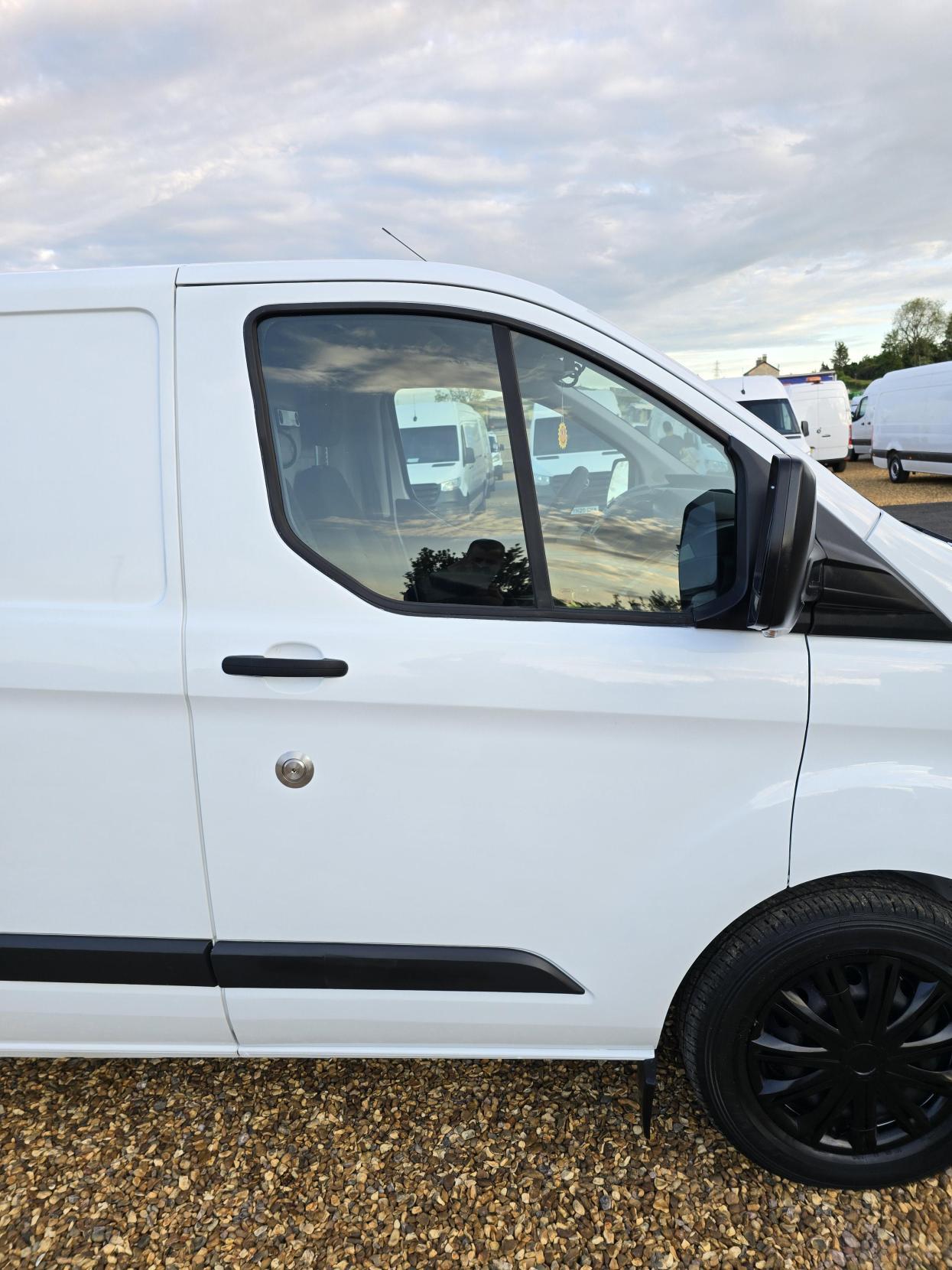 Ford Transit Custom 2.2 TDCi 290 ECOnetic Panel Van 5dr Diesel Manual L1 H1 (162 g/km, 98 bhp)