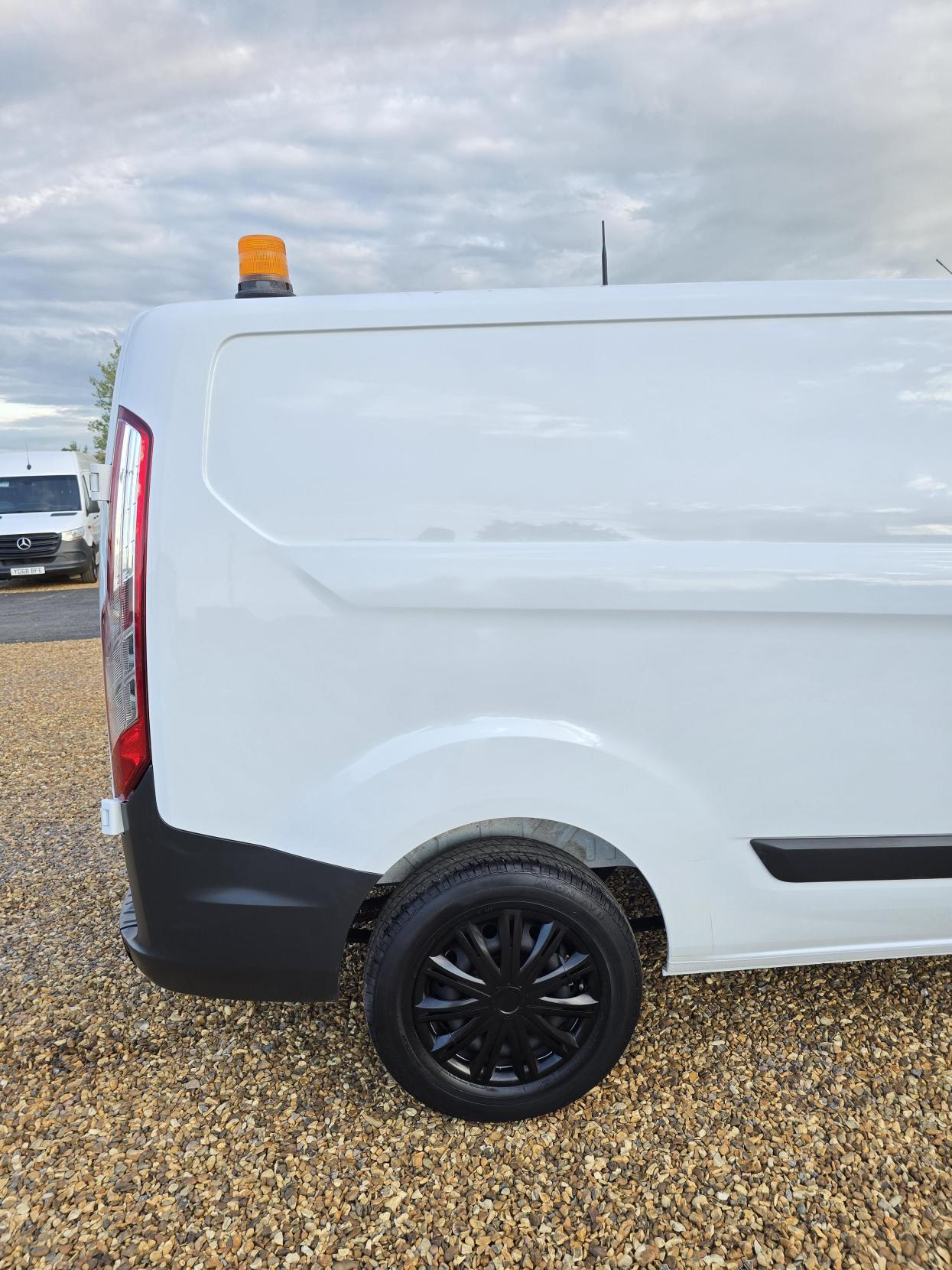 Ford Transit Custom 2.2 TDCi 290 ECOnetic Panel Van 5dr Diesel Manual L1 H1 (162 g/km, 98 bhp)