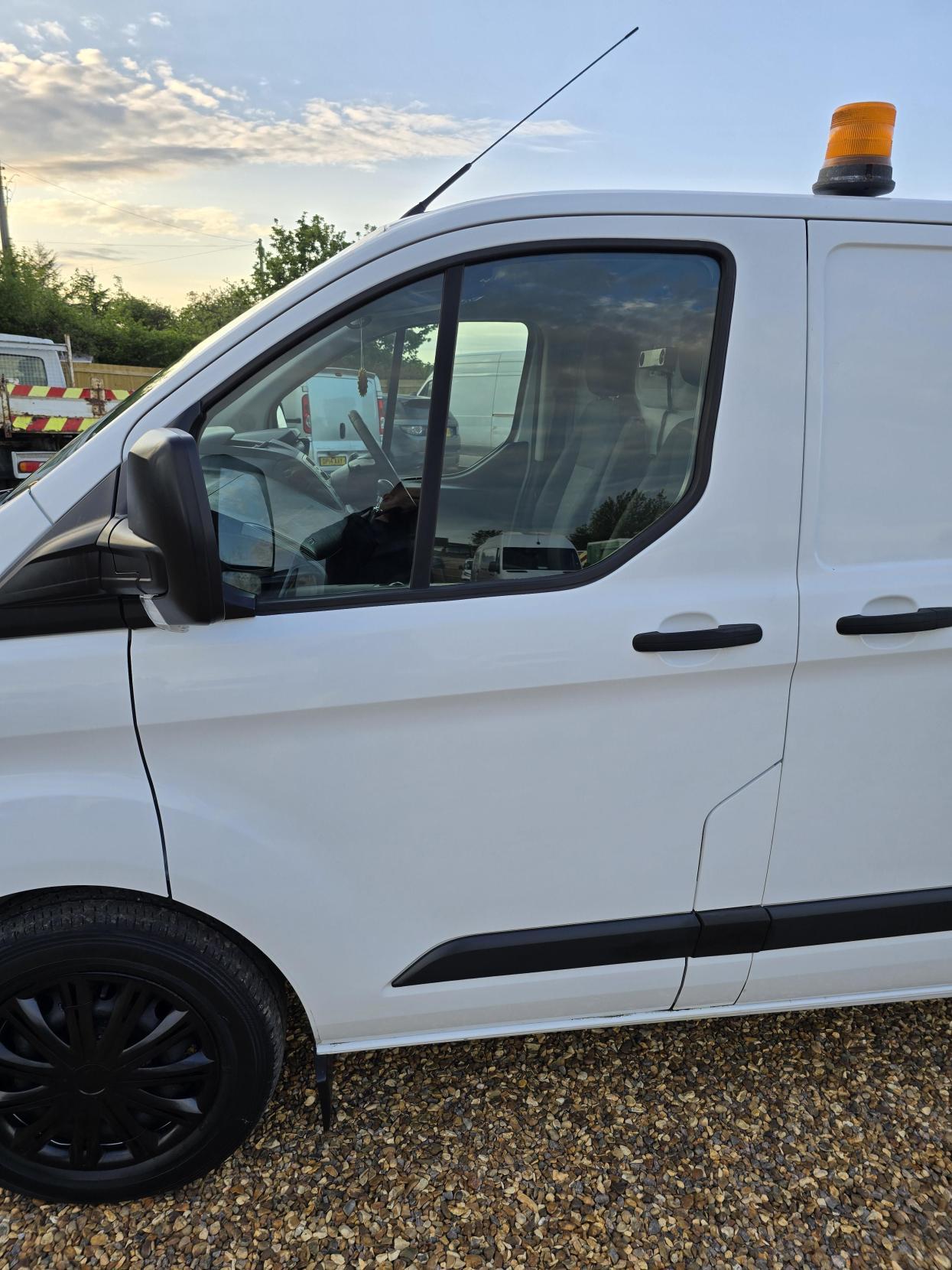 Ford Transit Custom 2.2 TDCi 290 ECOnetic Panel Van 5dr Diesel Manual L1 H1 (162 g/km, 98 bhp)