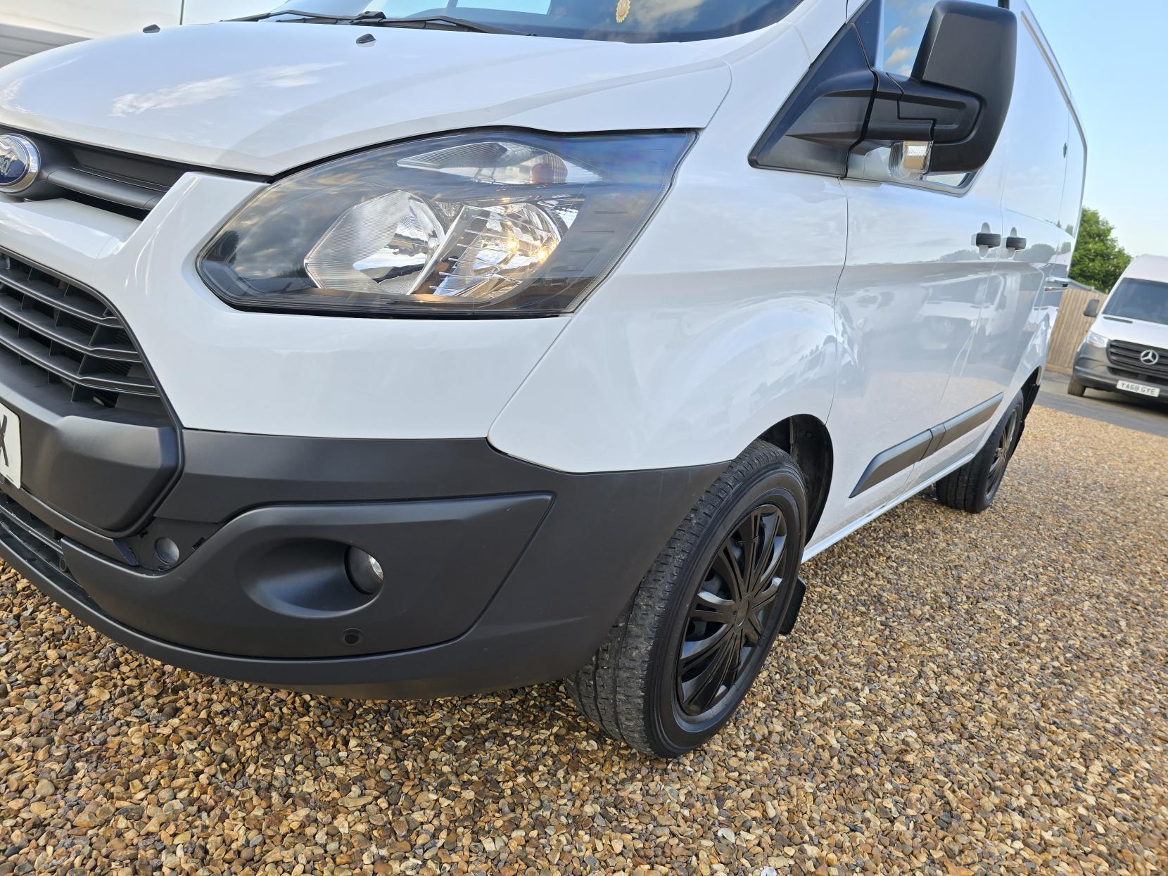 Ford Transit Custom 2.2 TDCi 290 ECOnetic Panel Van 5dr Diesel Manual L1 H1 (162 g/km, 98 bhp)