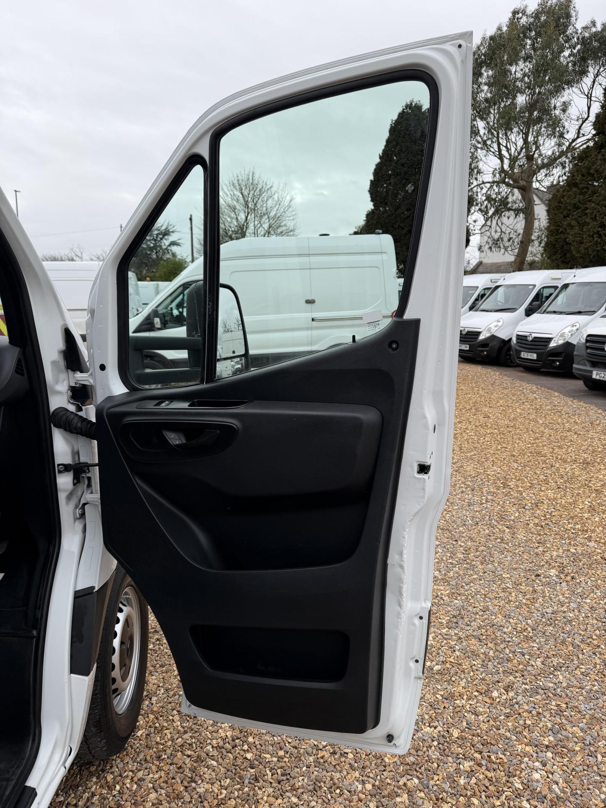 Mercedes-Benz Sprinter 2.1 316 CDI Chassis Cab 2dr Diesel Manual RWD L2 Euro 6 (163 ps)