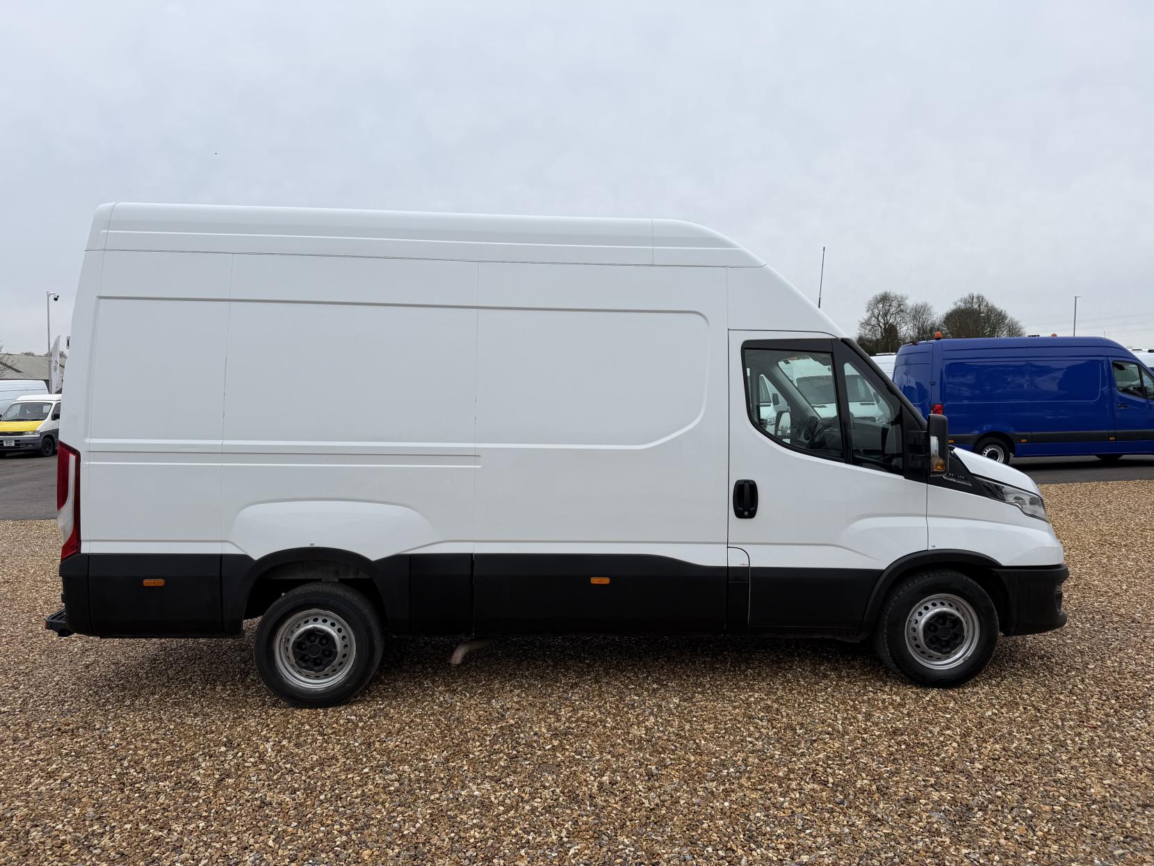 Iveco Daily 2.3 35S 3520 Panel Van LCV (2019 - )