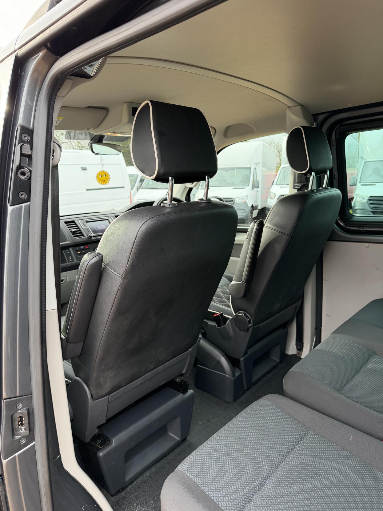 Volkswagen Transporter 2.0 BiTDI T32 BlueMotion Tech Window Van 4dr Diesel DSG 4Motion SWB Euro 6 (s/s) (204 ps)