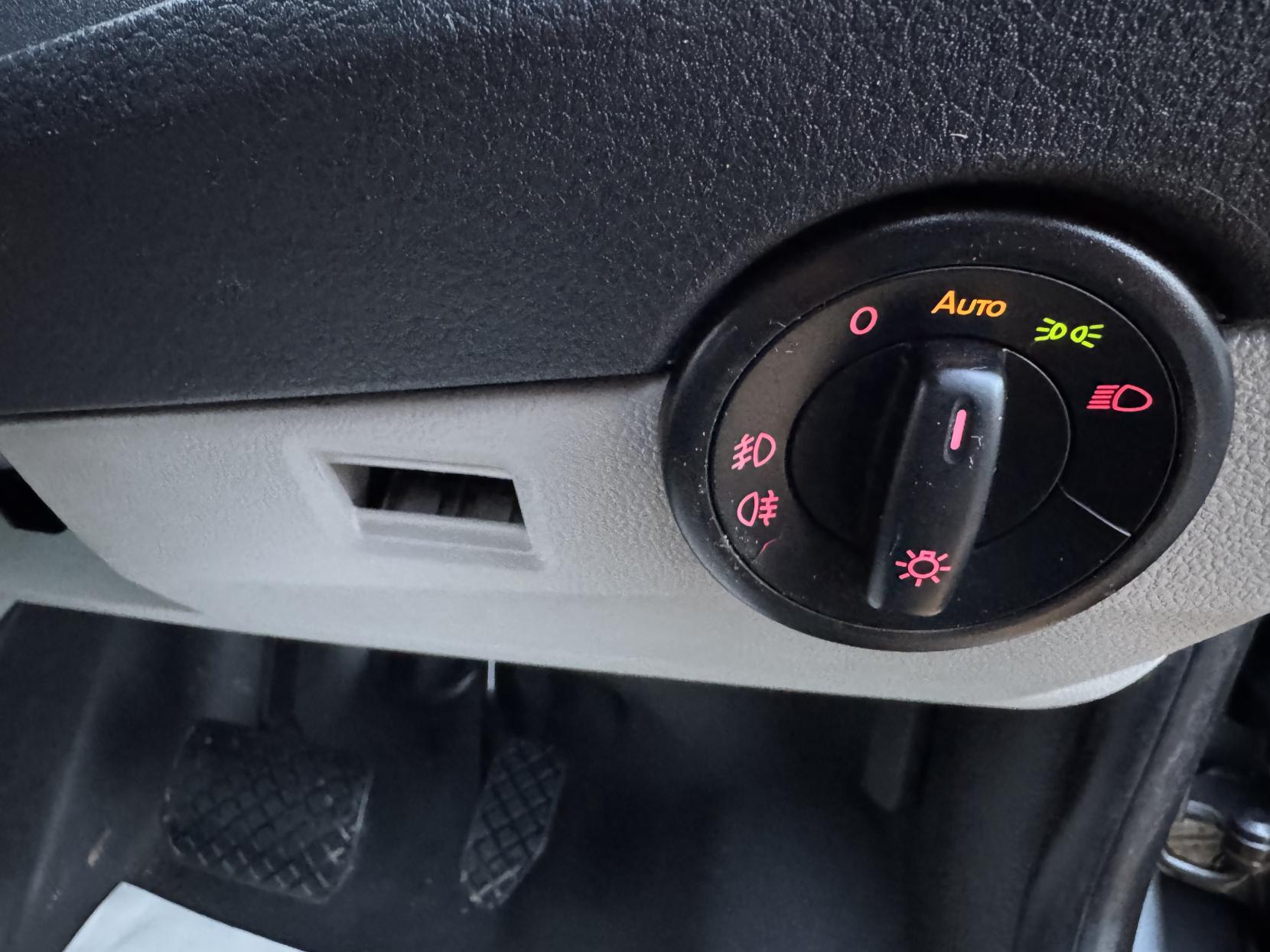 Volkswagen Transporter 2.0 BiTDI T32 BlueMotion Tech Window Van 4dr Diesel DSG 4Motion SWB Euro 6 (s/s) (204 ps)