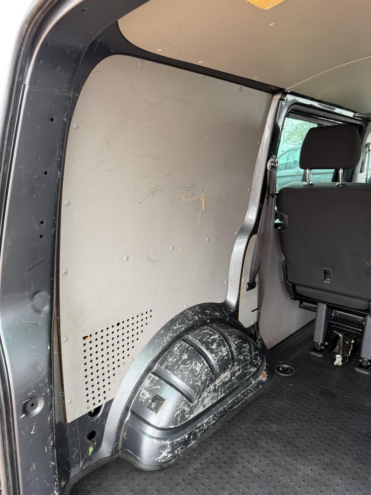 Volkswagen Transporter 2.0 BiTDI T32 BlueMotion Tech Window Van 4dr Diesel DSG 4Motion SWB Euro 6 (s/s) (204 ps)