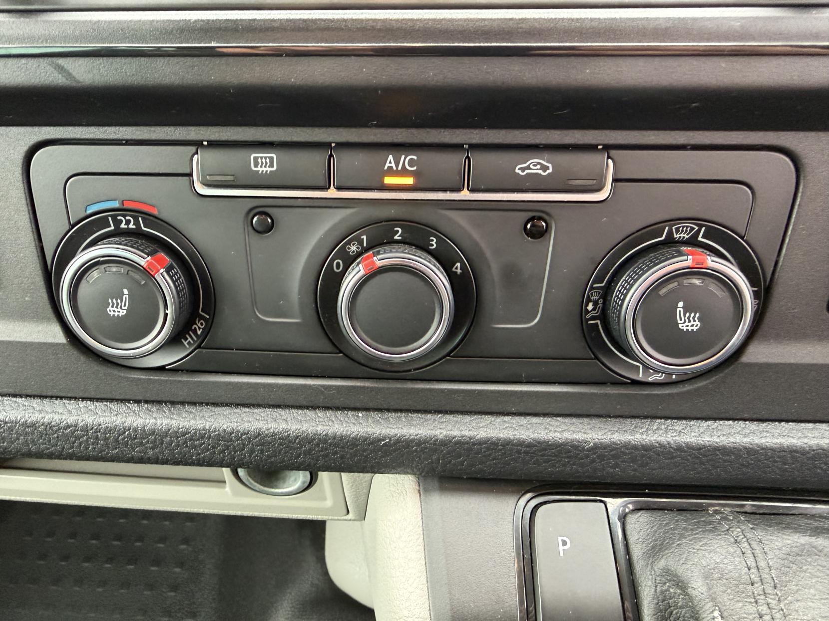 Volkswagen Transporter 2.0 BiTDI T32 BlueMotion Tech Window Van 4dr Diesel DSG 4Motion SWB Euro 6 (s/s) (204 ps)