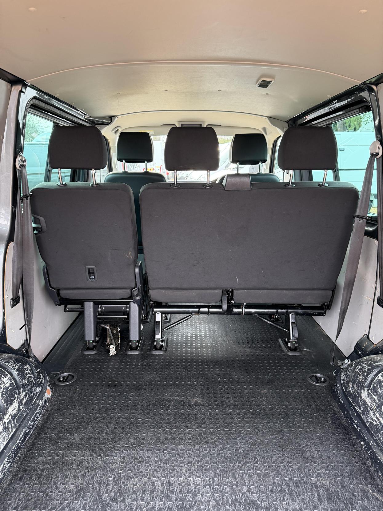 Volkswagen Transporter 2.0 BiTDI T32 BlueMotion Tech Window Van 4dr Diesel DSG 4Motion SWB Euro 6 (s/s) (204 ps)