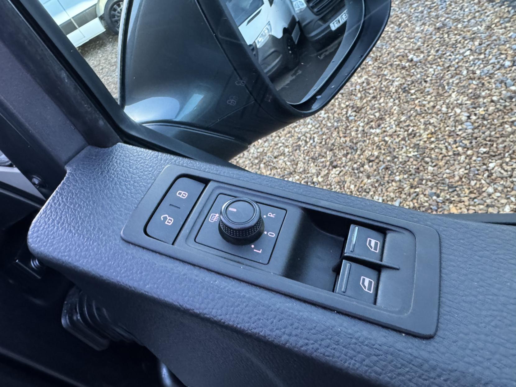 Volkswagen Transporter 2.0 BiTDI T32 BlueMotion Tech Window Van 4dr Diesel DSG 4Motion SWB Euro 6 (s/s) (204 ps)