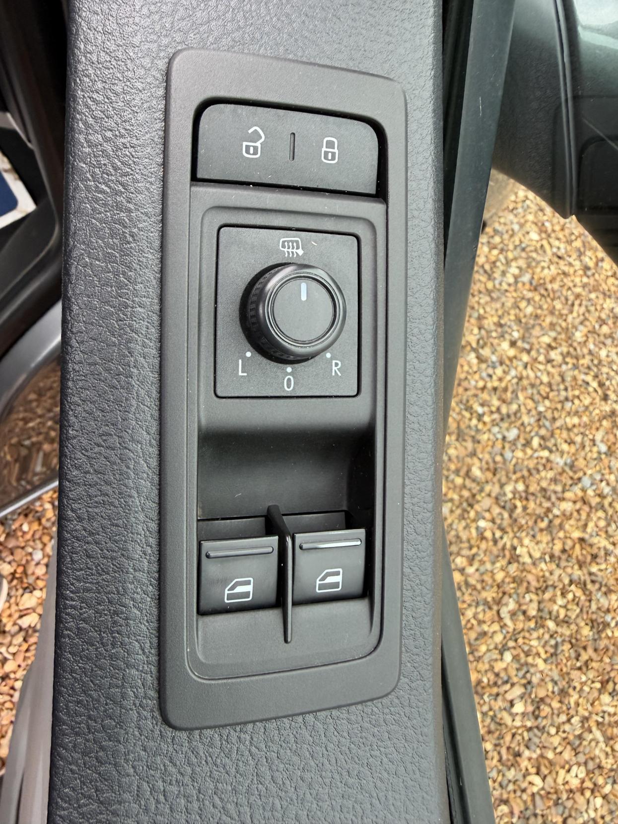 Volkswagen Transporter 2.0 BiTDI T32 BlueMotion Tech Window Van 4dr Diesel DSG 4Motion SWB Euro 6 (s/s) (204 ps)