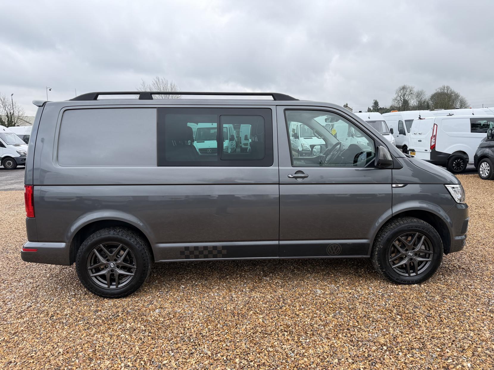 Volkswagen Transporter 2.0 BiTDI T32 BlueMotion Tech Window Van 4dr Diesel DSG 4Motion SWB Euro 6 (s/s) (204 ps)