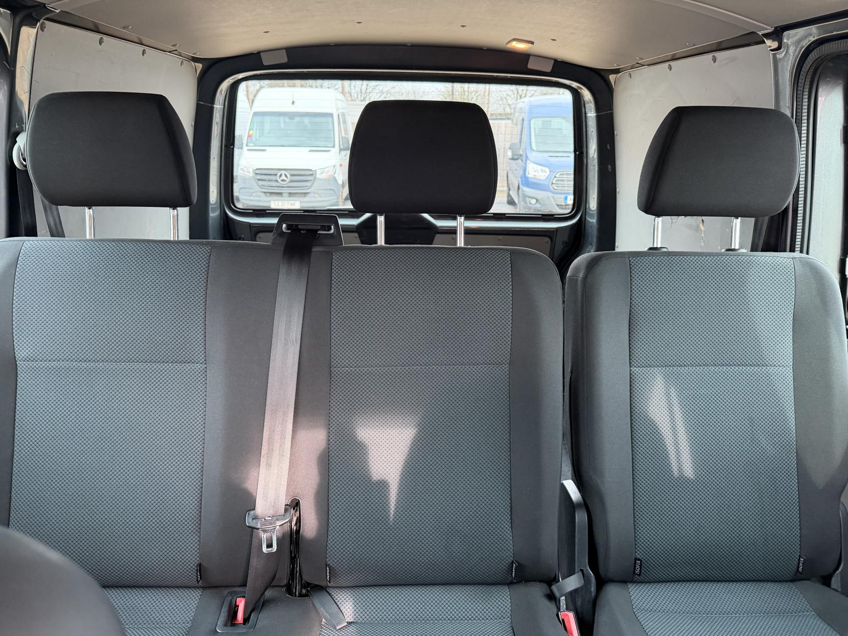 Volkswagen Transporter 2.0 BiTDI T32 BlueMotion Tech Window Van 4dr Diesel DSG 4Motion SWB Euro 6 (s/s) (204 ps)