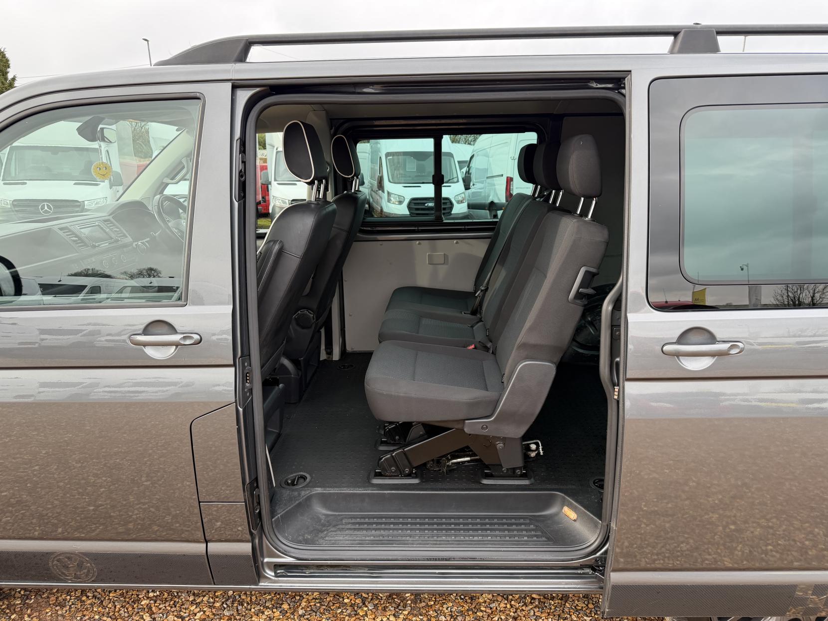 Volkswagen Transporter 2.0 BiTDI T32 BlueMotion Tech Window Van 4dr Diesel DSG 4Motion SWB Euro 6 (s/s) (204 ps)