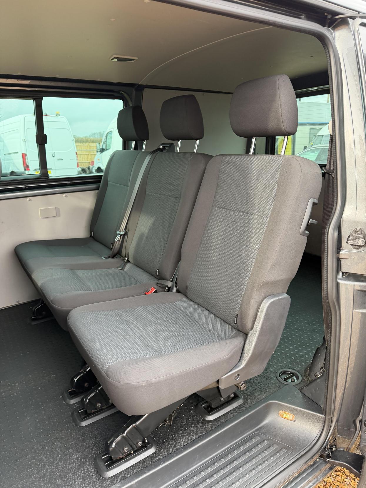 Volkswagen Transporter 2.0 BiTDI T32 BlueMotion Tech Window Van 4dr Diesel DSG 4Motion SWB Euro 6 (s/s) (204 ps)