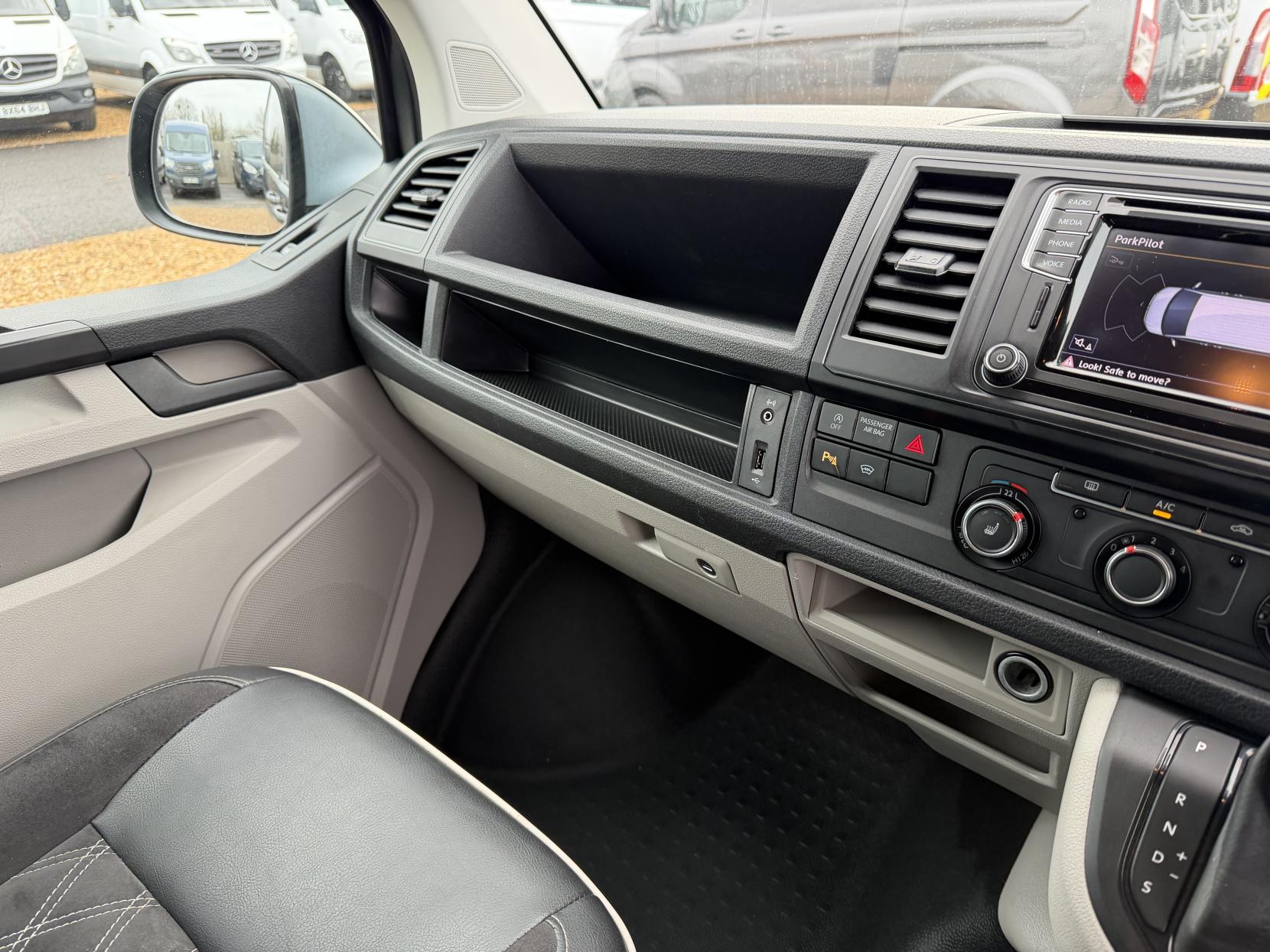 Volkswagen Transporter 2.0 BiTDI T32 BlueMotion Tech Window Van 4dr Diesel DSG 4Motion SWB Euro 6 (s/s) (204 ps)