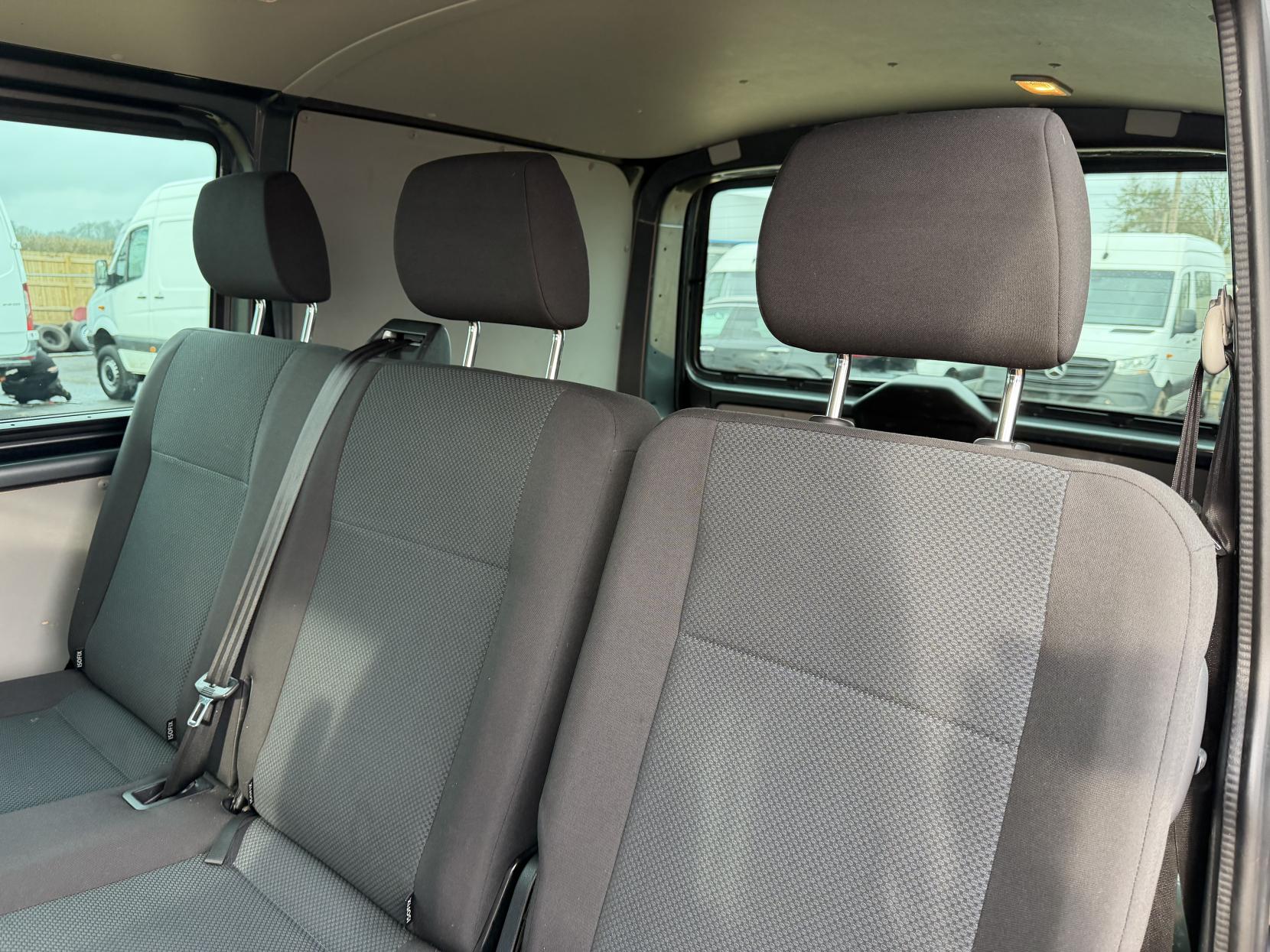 Volkswagen Transporter 2.0 BiTDI T32 BlueMotion Tech Window Van 4dr Diesel DSG 4Motion SWB Euro 6 (s/s) (204 ps)