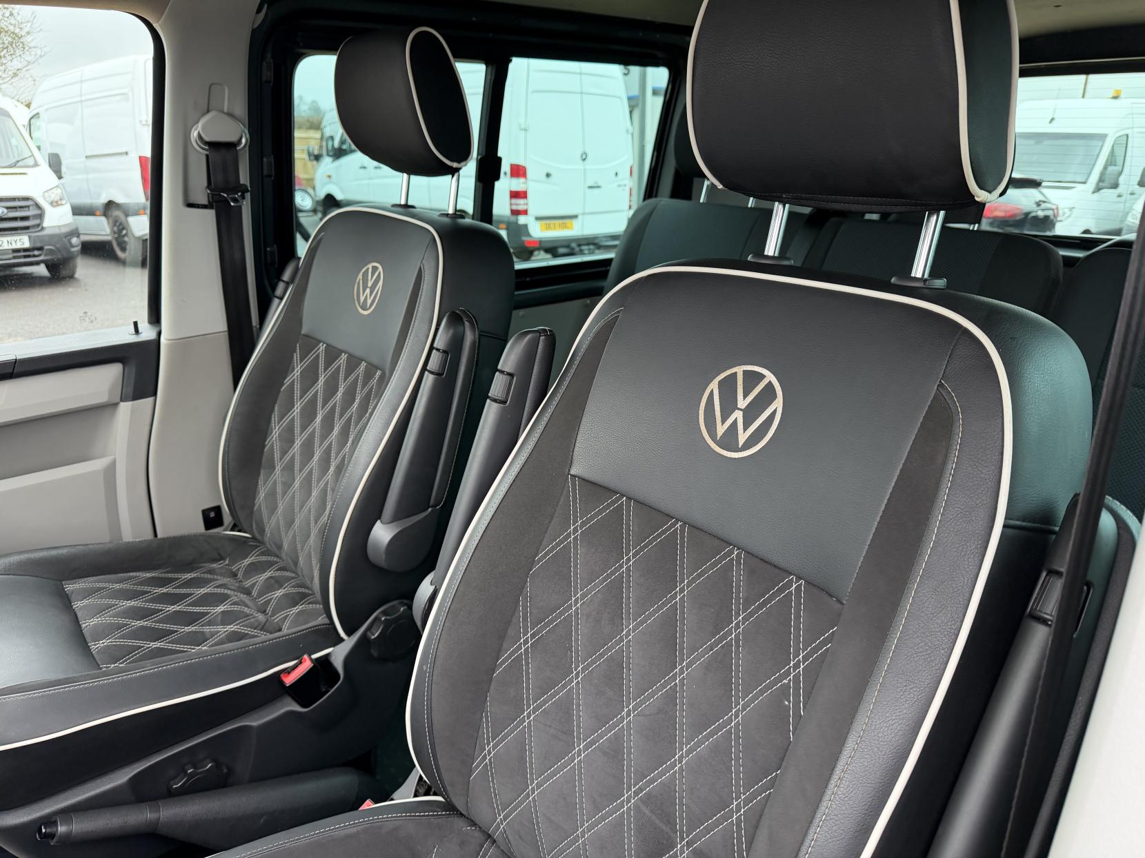 Volkswagen Transporter 2.0 BiTDI T32 BlueMotion Tech Window Van 4dr Diesel DSG 4Motion SWB Euro 6 (s/s) (204 ps)