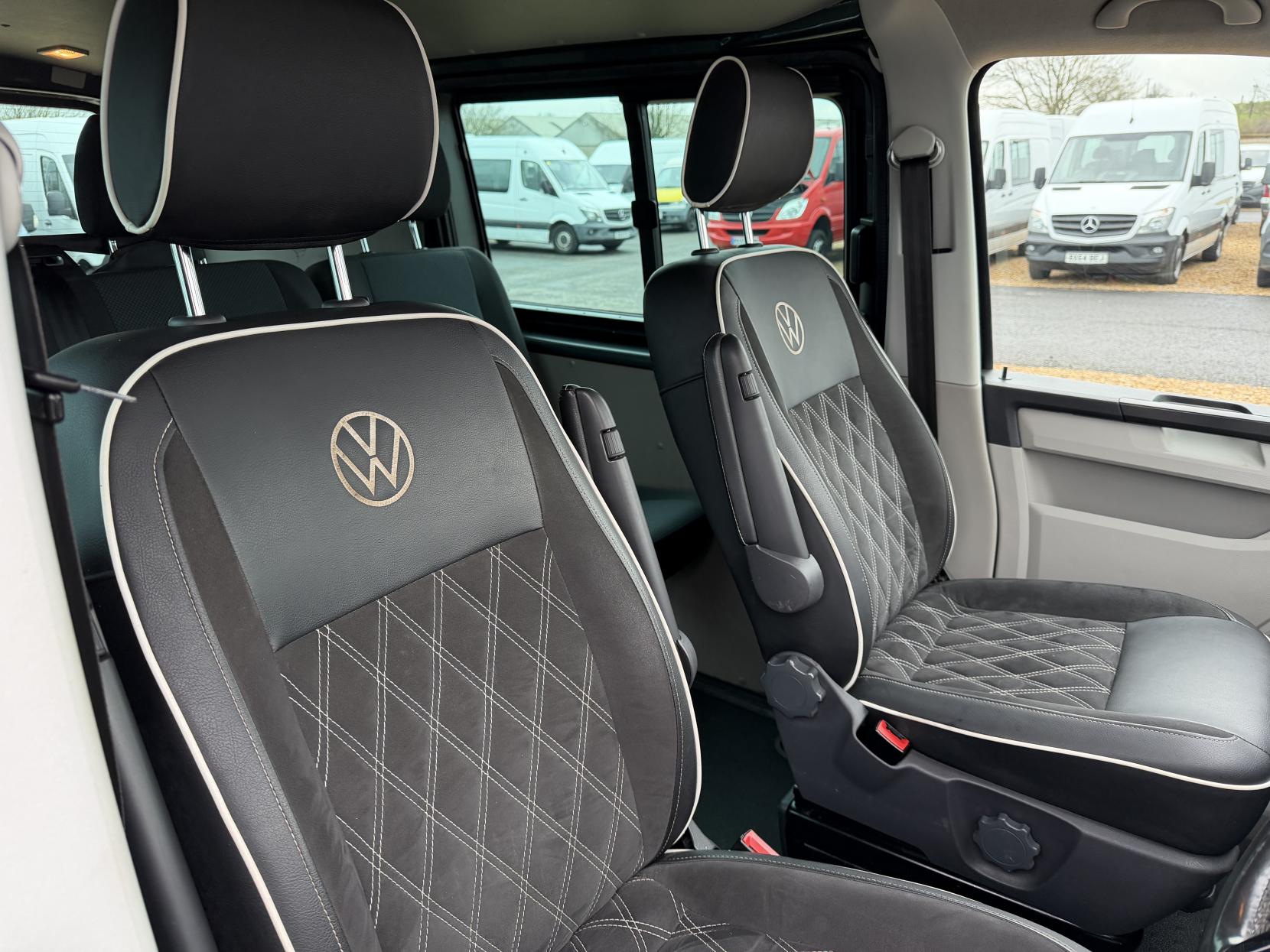 Volkswagen Transporter 2.0 BiTDI T32 BlueMotion Tech Window Van 4dr Diesel DSG 4Motion SWB Euro 6 (s/s) (204 ps)