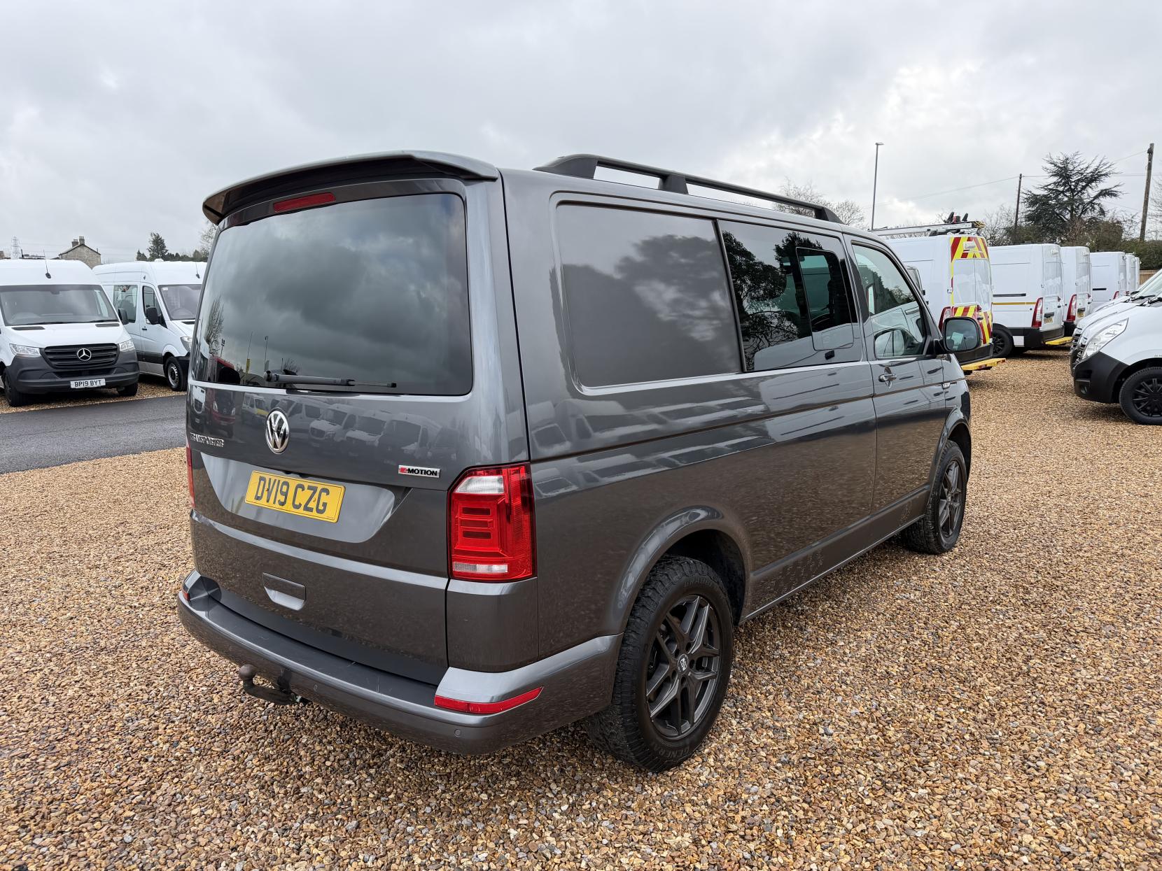 Volkswagen Transporter 2.0 BiTDI T32 BlueMotion Tech Window Van 4dr Diesel DSG 4Motion SWB Euro 6 (s/s) (204 ps)