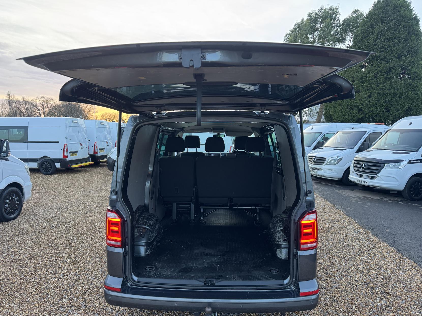 Volkswagen Transporter 2.0 BiTDI T32 BlueMotion Tech Window Van 4dr Diesel DSG 4Motion SWB Euro 6 (s/s) (204 ps)