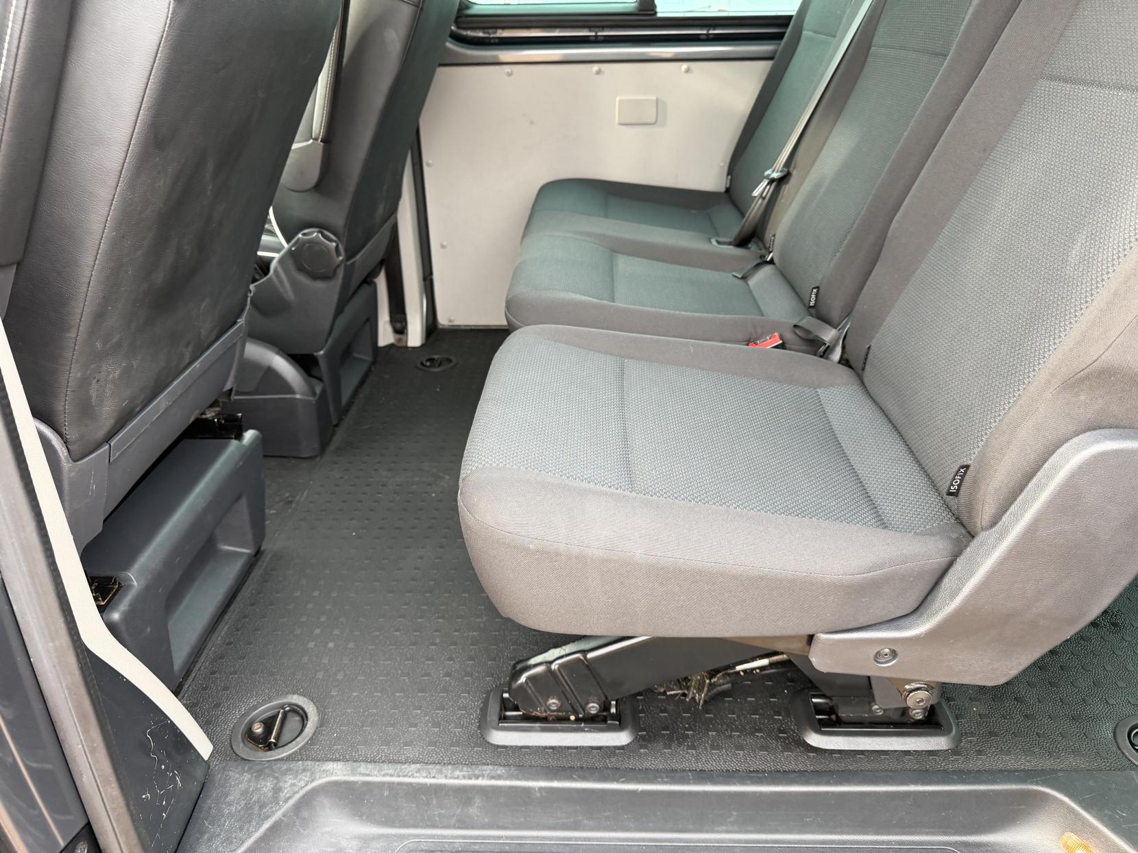 Volkswagen Transporter 2.0 BiTDI T32 BlueMotion Tech Window Van 4dr Diesel DSG 4Motion SWB Euro 6 (s/s) (204 ps)