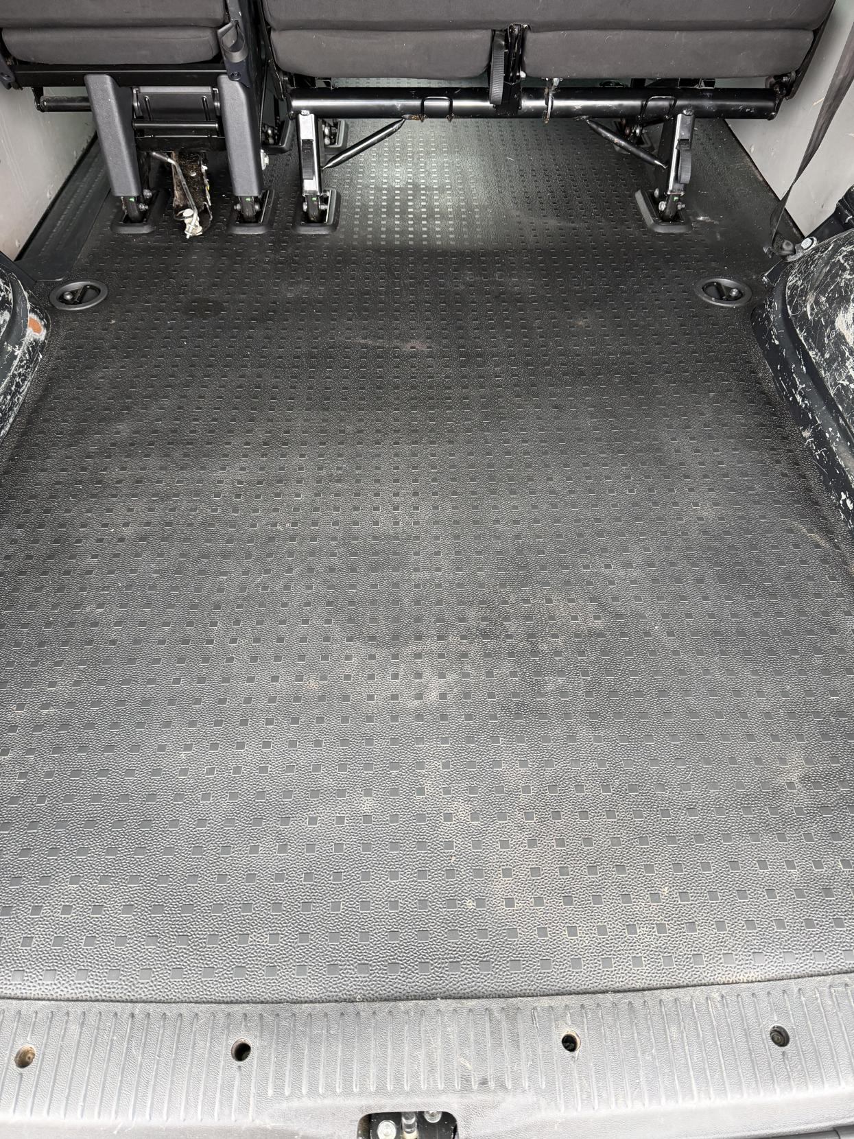 Volkswagen Transporter 2.0 BiTDI T32 BlueMotion Tech Window Van 4dr Diesel DSG 4Motion SWB Euro 6 (s/s) (204 ps)