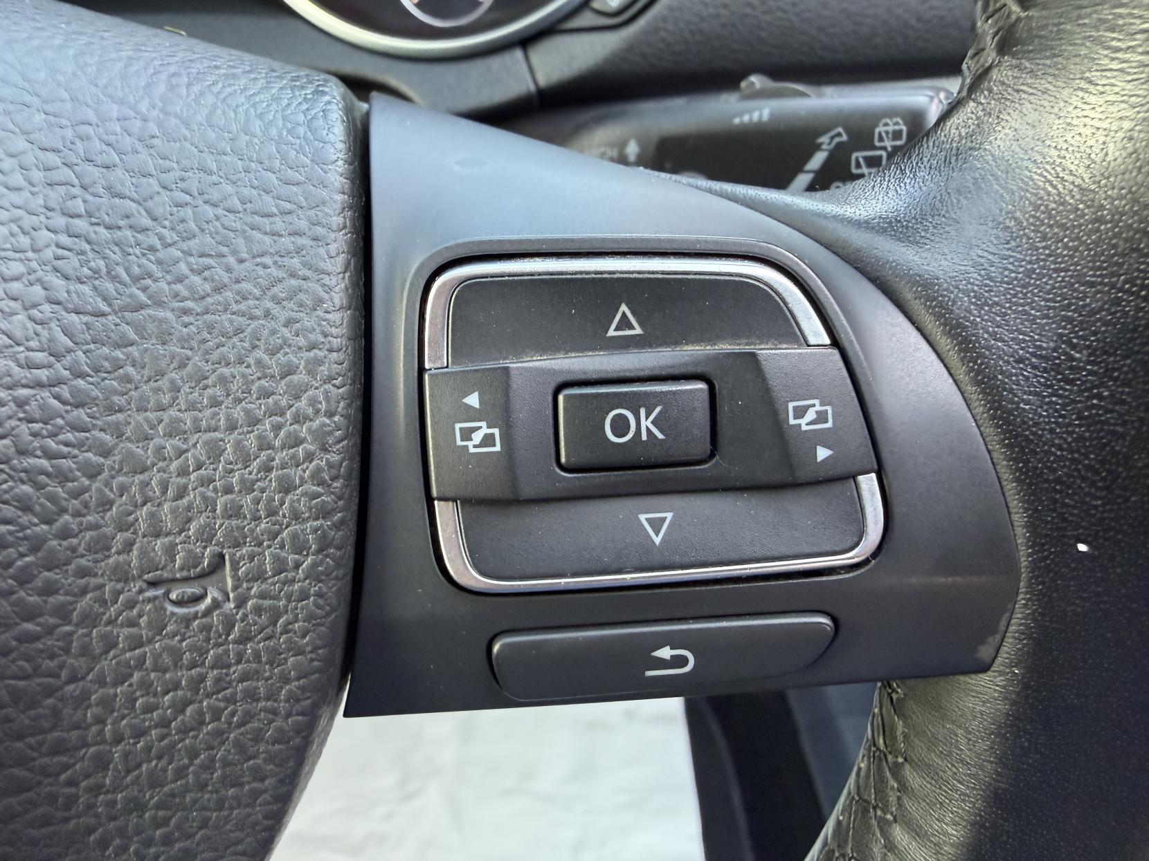 2011 Volkswagen Golf 1.6 TDI Match Hatchback 3dr Diesel Manual Euro 5 (105 ps) - Thumbnail 25