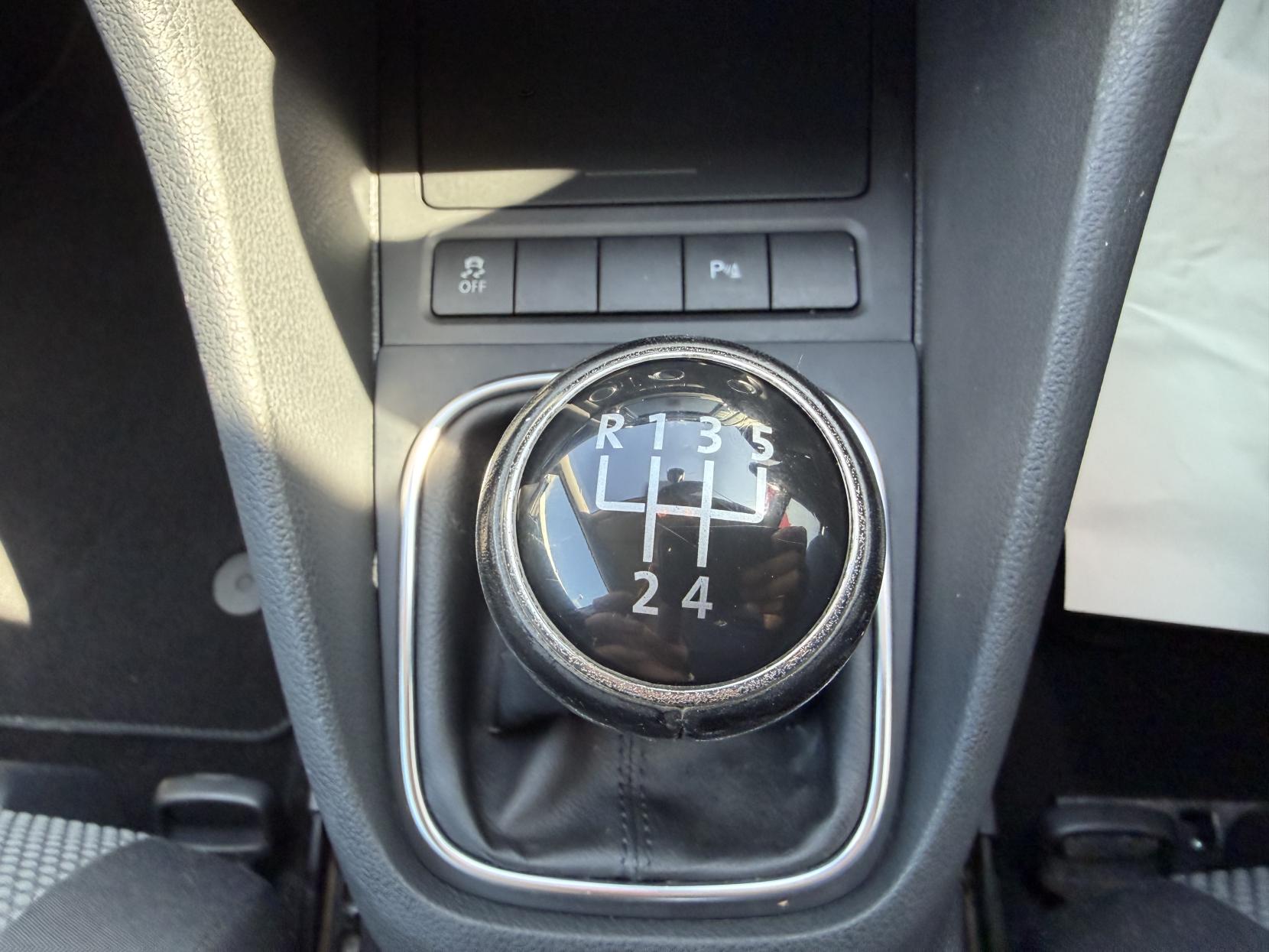 2011 Volkswagen Golf 1.6 TDI Match Hatchback 3dr Diesel Manual Euro 5 (105 ps) - Thumbnail 31
