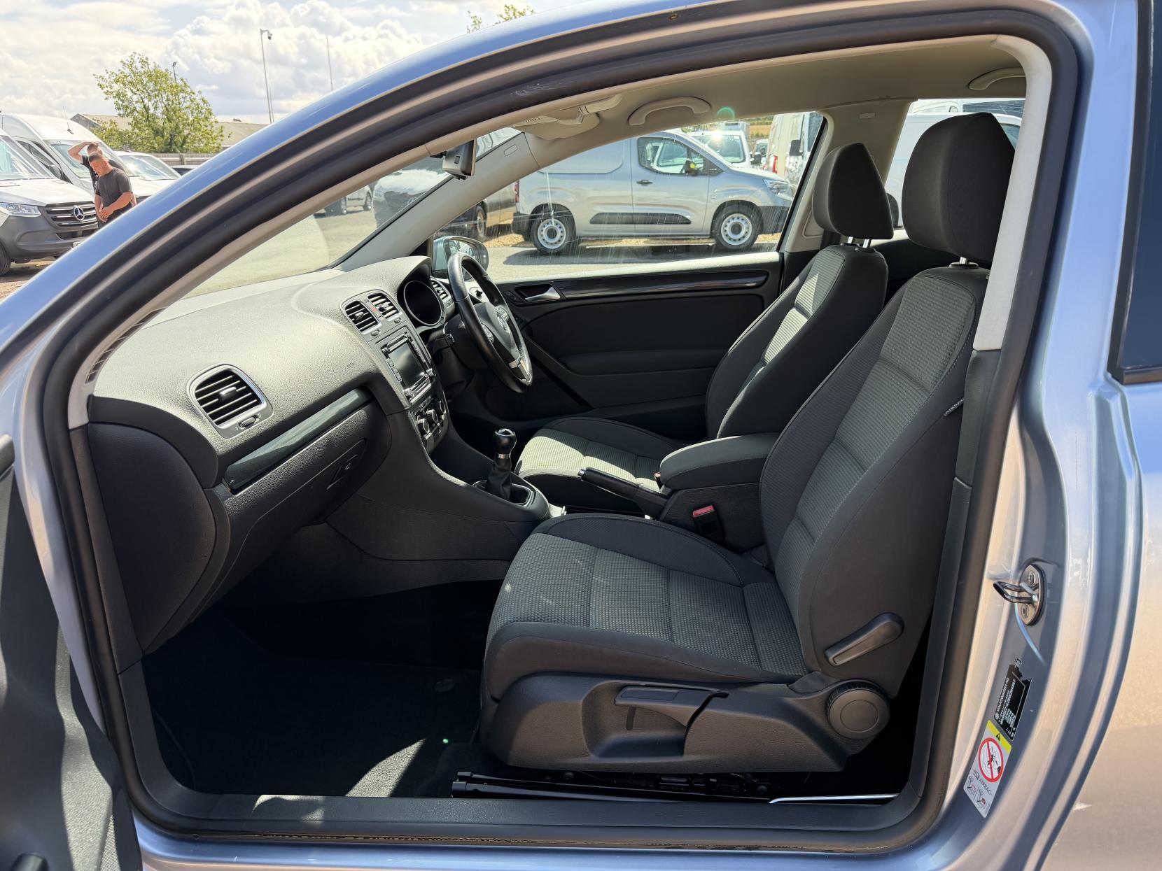 2011 Volkswagen Golf 1.6 TDI Match Hatchback 3dr Diesel Manual Euro 5 (105 ps) - Thumbnail 15