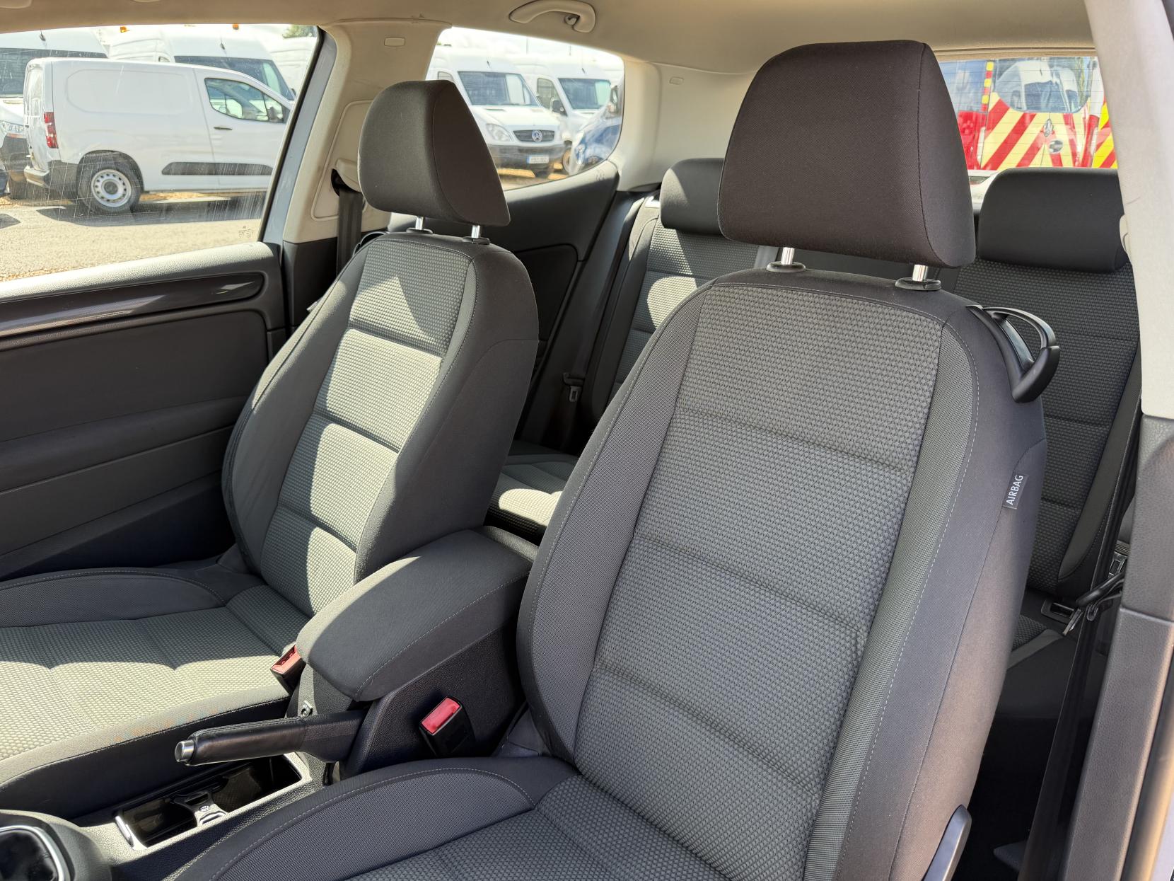 2011 Volkswagen Golf 1.6 TDI Match Hatchback 3dr Diesel Manual Euro 5 (105 ps) - Thumbnail 22