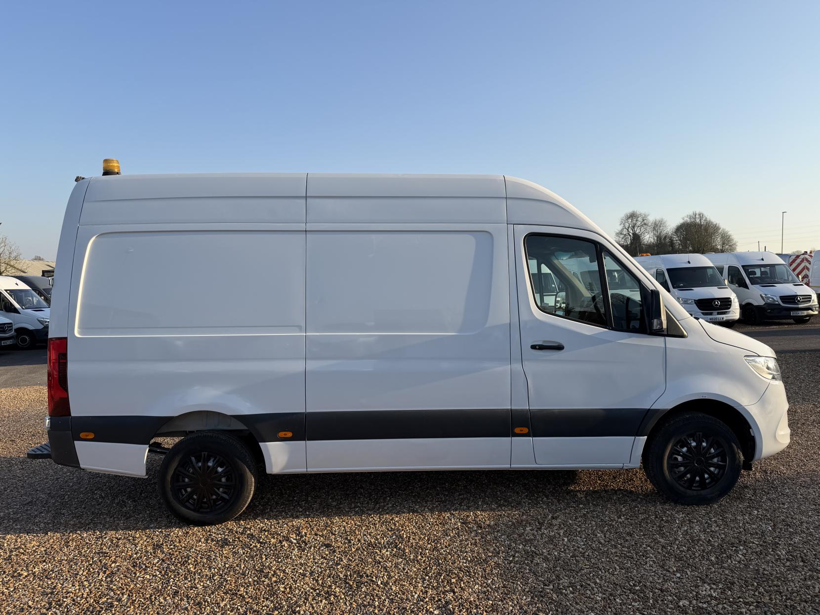 Mercedes-Benz Sprinter 2.1 316 CDI Panel Van 5dr Diesel Manual RWD L2 H2 Euro 6 (163 ps)