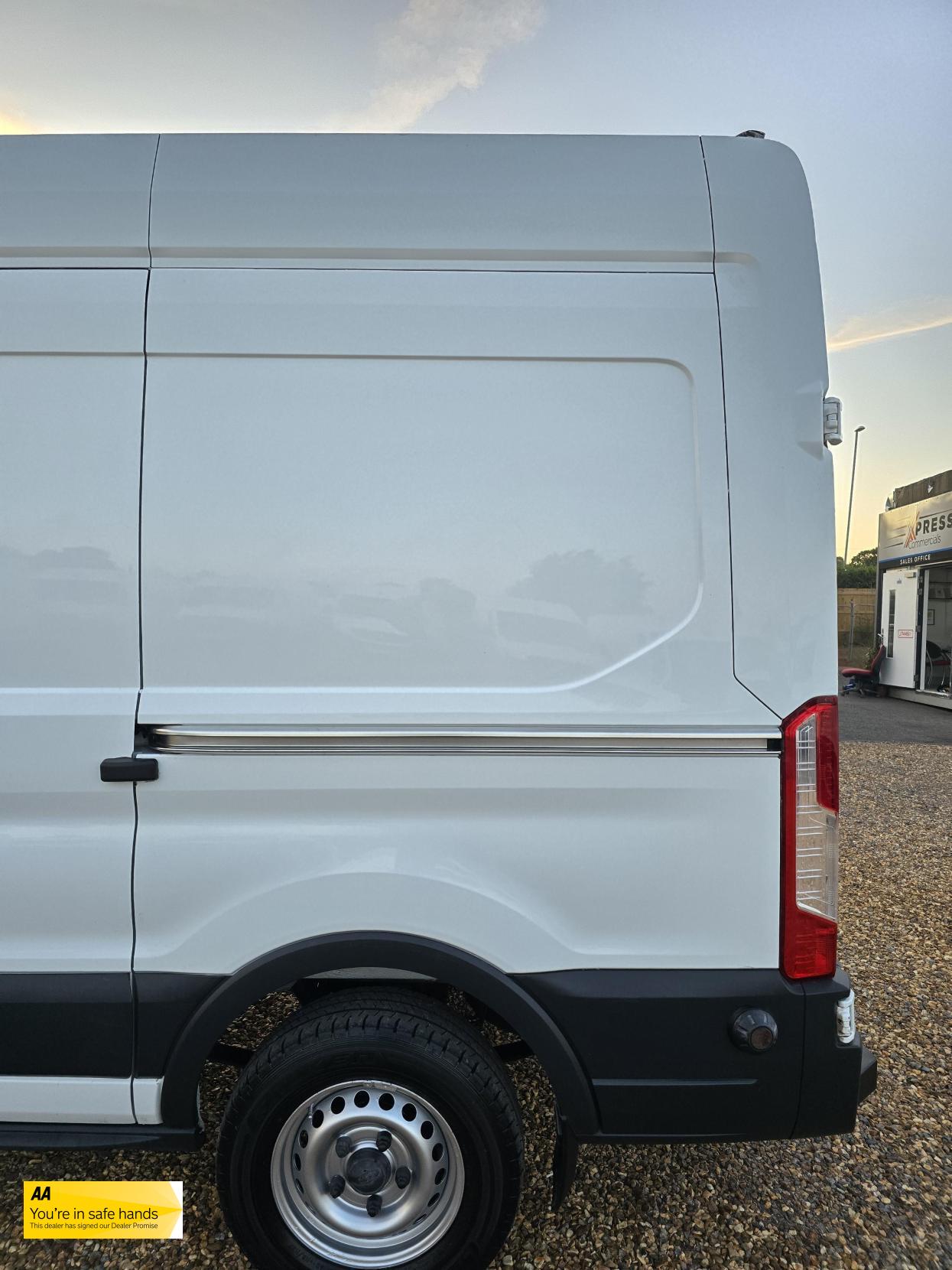 Ford Transit 2.0 350 EcoBlue Panel Van 5dr Diesel Manual RWD L2 H3 Euro 6 (170 ps)