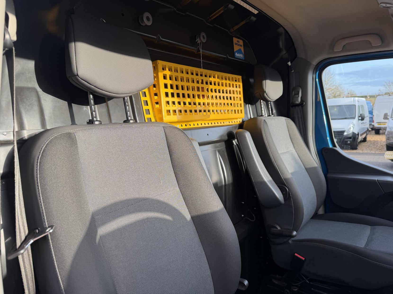 Renault Master 2.3 dCi ENERGY 35 Business Panel Van 4dr Diesel Manual FWD LWB Medium Roof Euro 6 (s/s) (150 bhp)